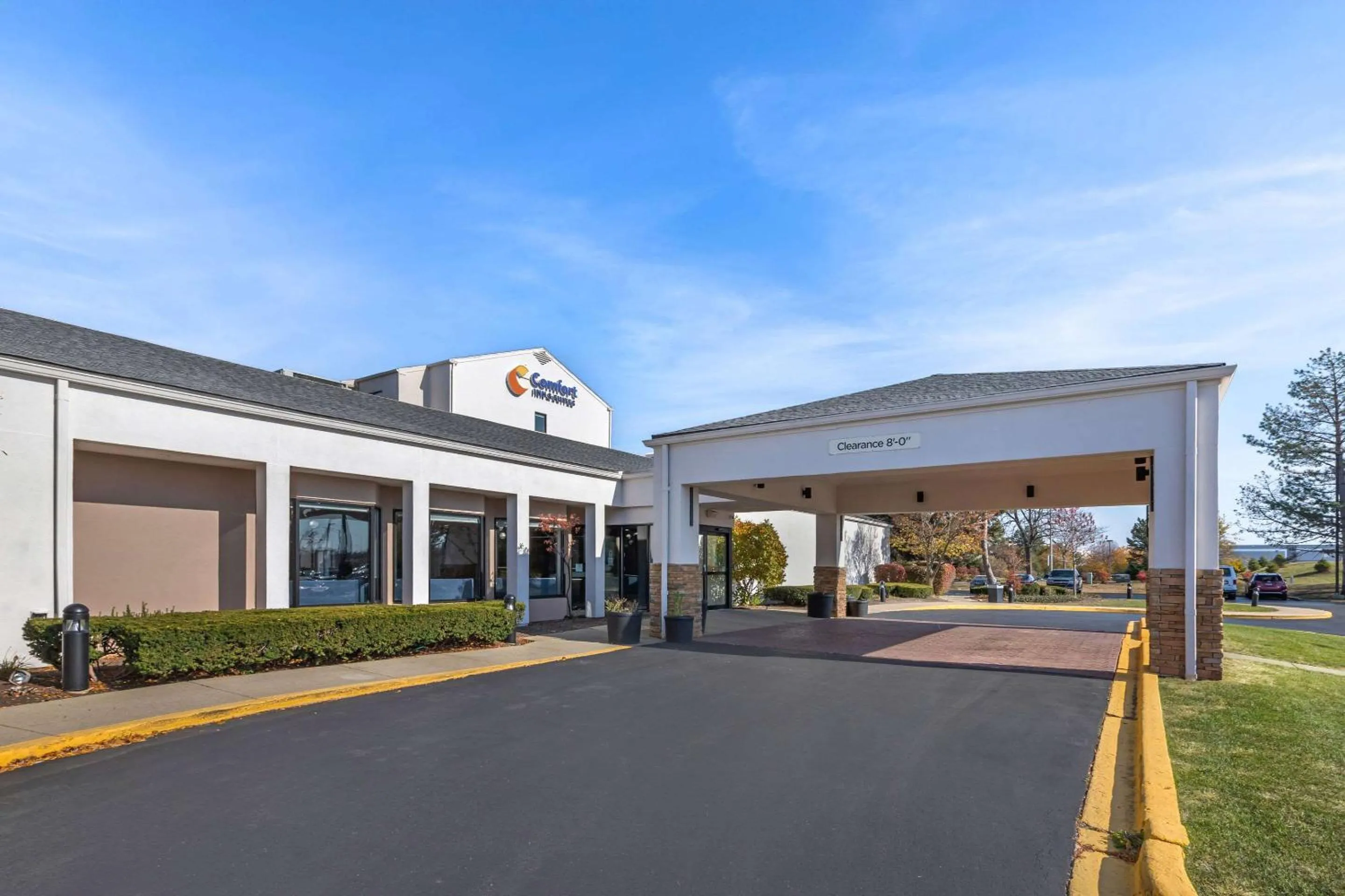 Property building in Comfort Inn & Suites Arlington Heights - Buffalo Grove