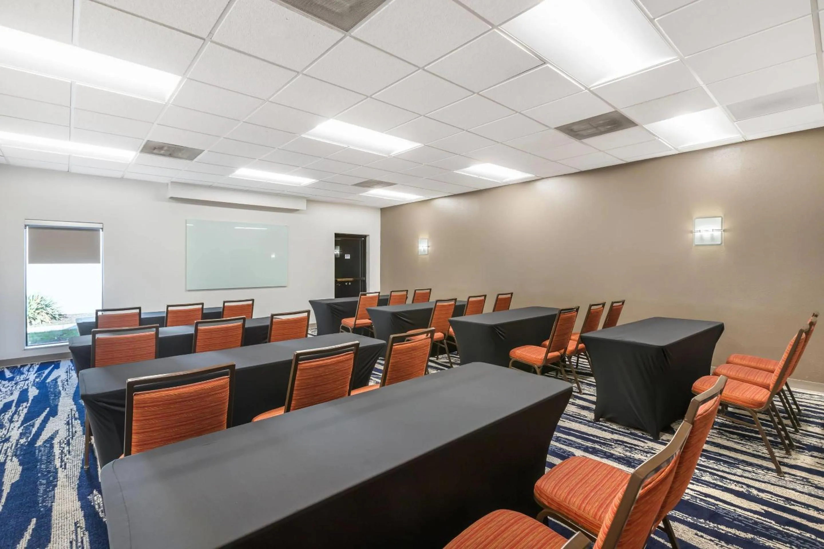 Meeting/conference room in Comfort Inn & Suites Arlington Heights - Buffalo Grove