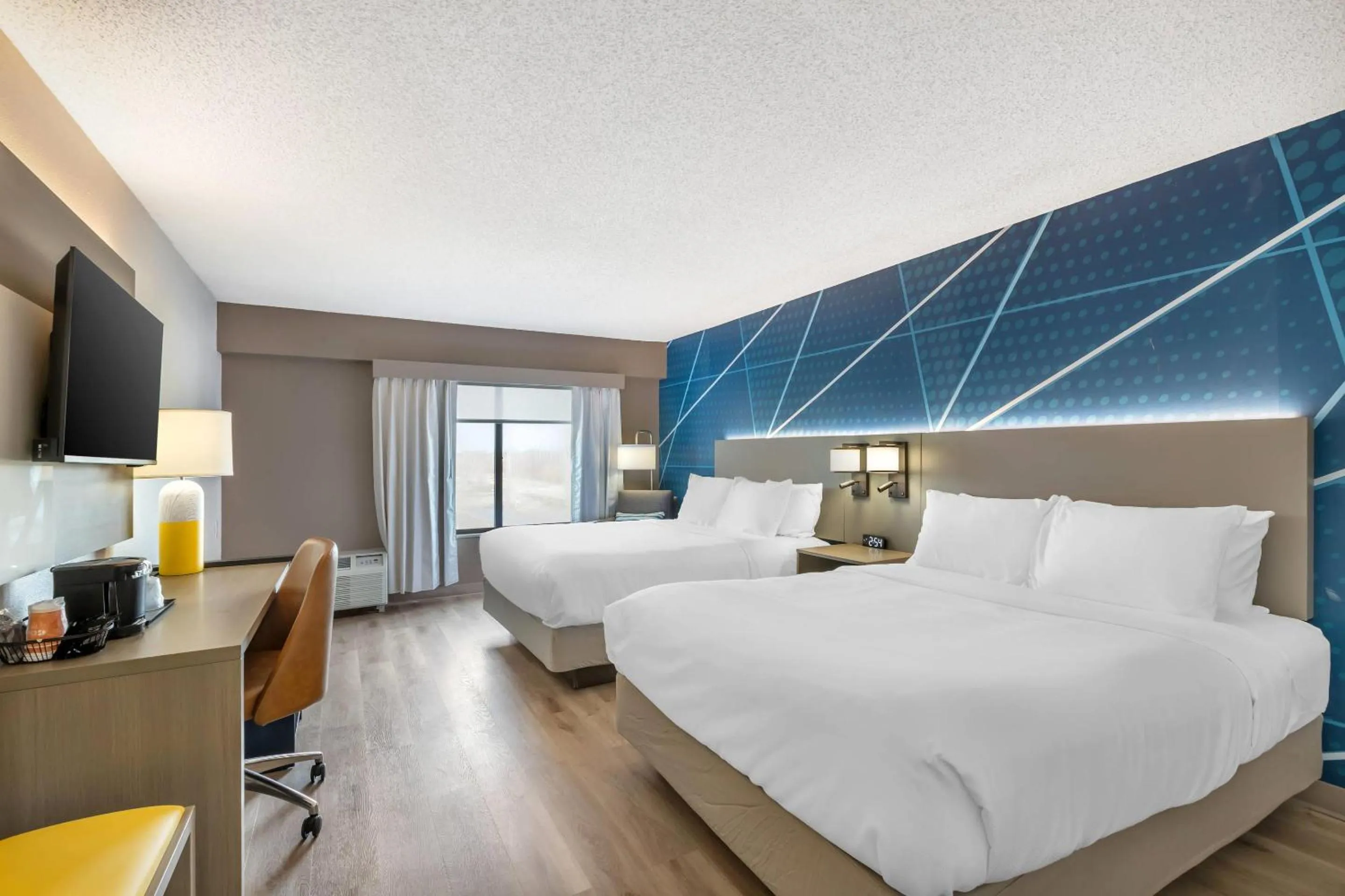 Bedroom, Bed in Comfort Inn & Suites Arlington Heights - Buffalo Grove