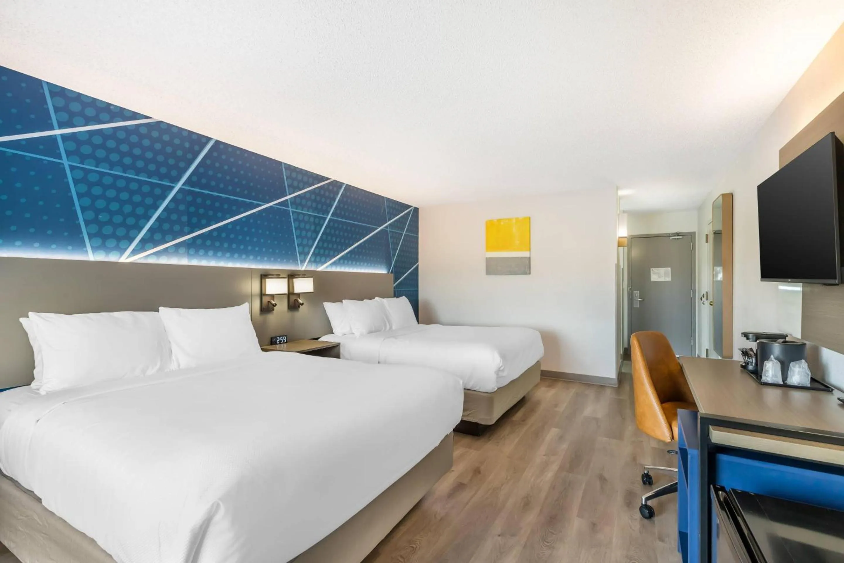 Bedroom, Bed in Comfort Inn & Suites Arlington Heights - Buffalo Grove