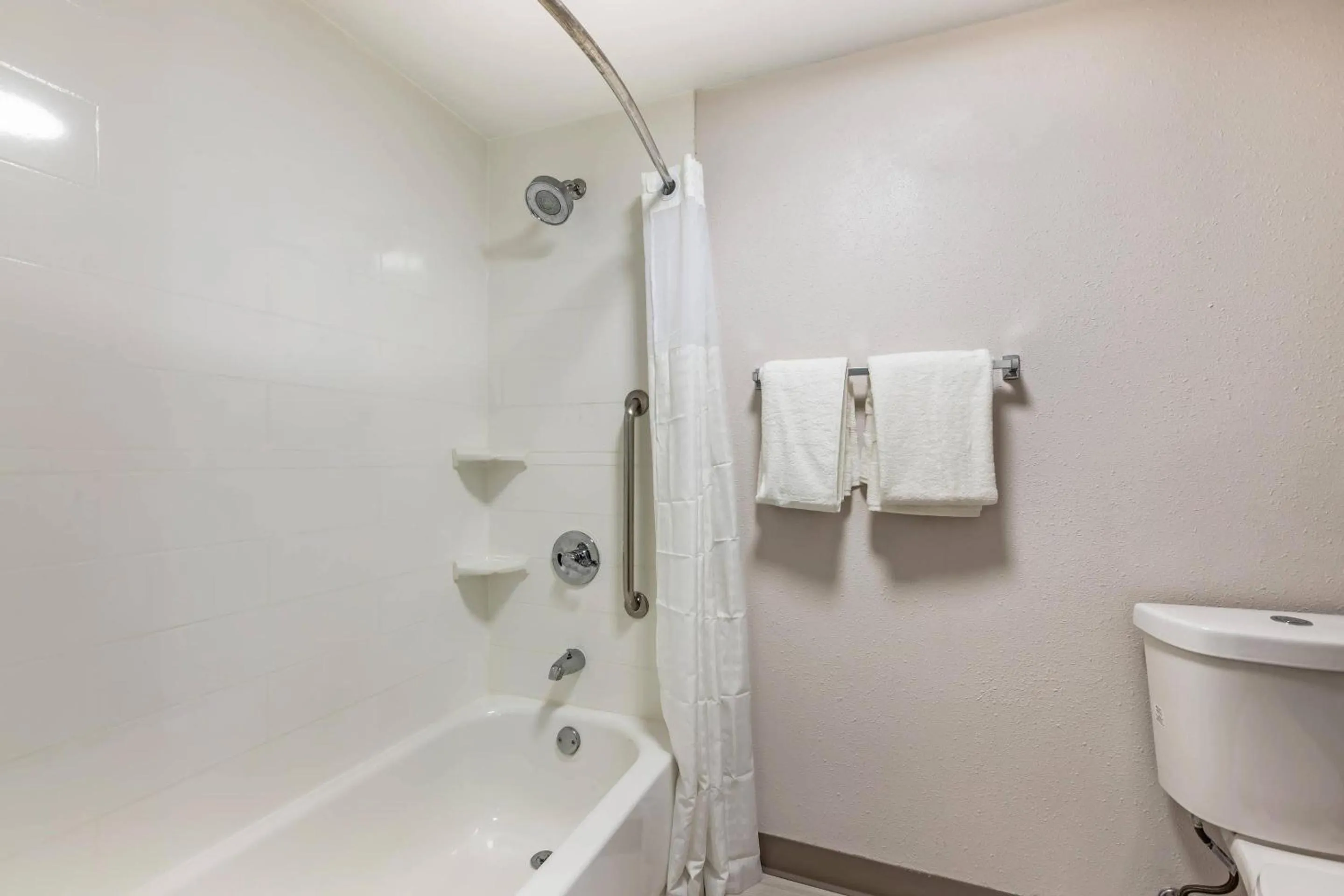 Bedroom in Comfort Inn & Suites Arlington Heights - Buffalo Grove