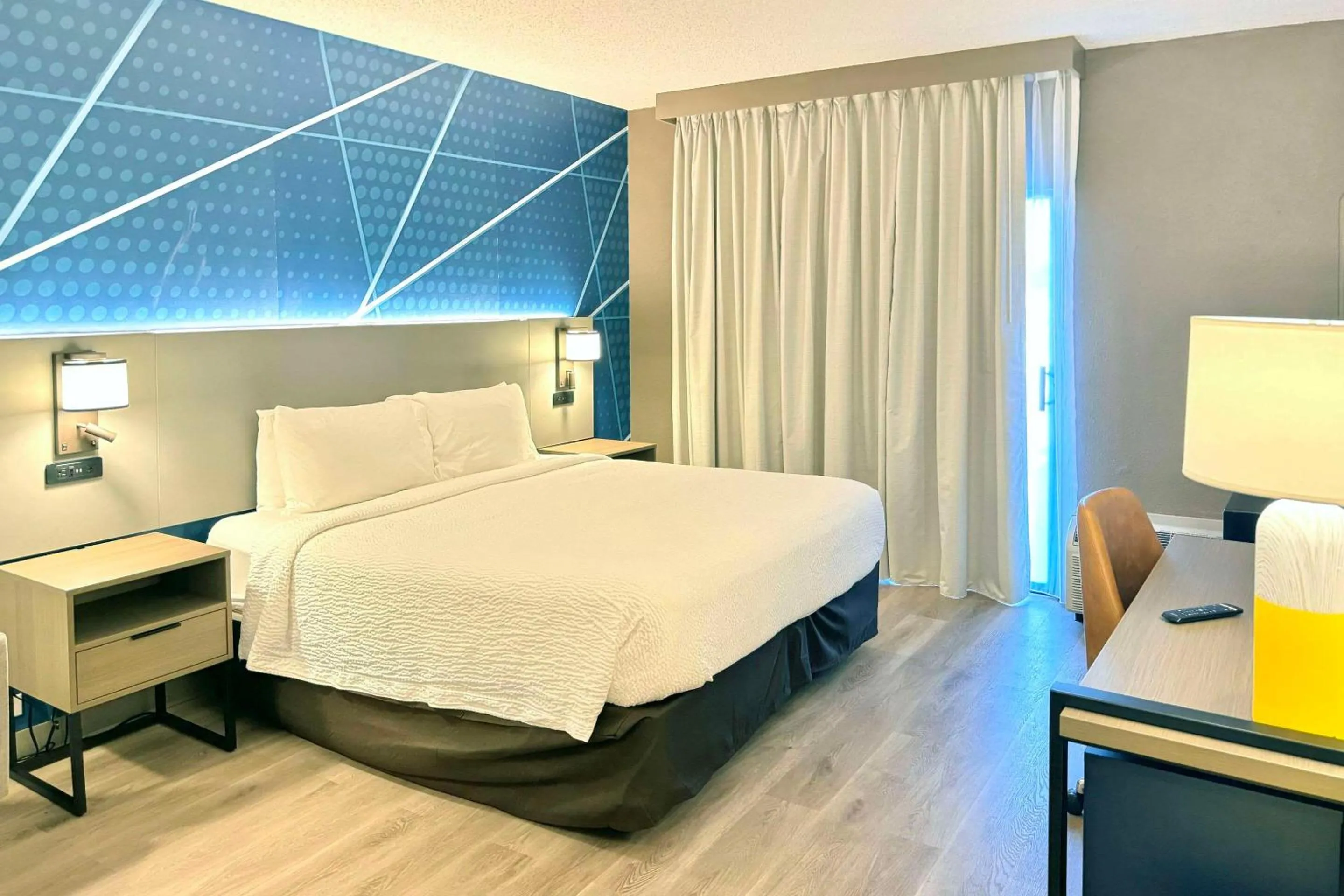 Bedroom, Bed in Sonesta Select Arlington Heights