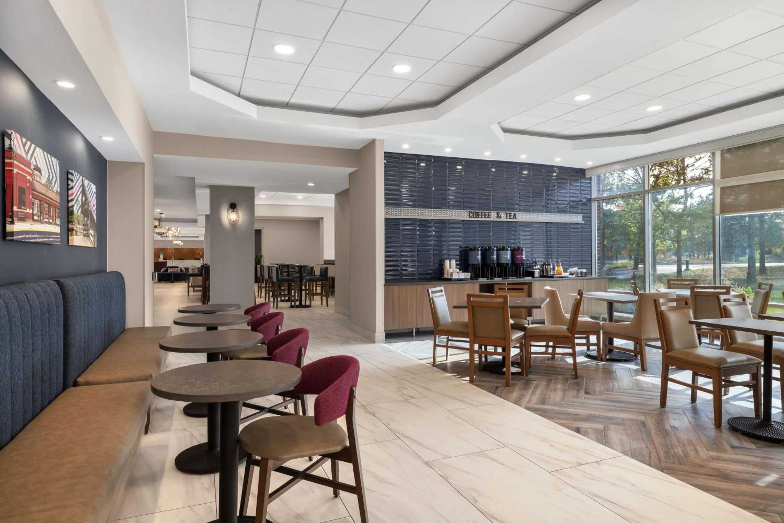 Breakfast in Hampton Inn & Suites Downers Grove Chicago