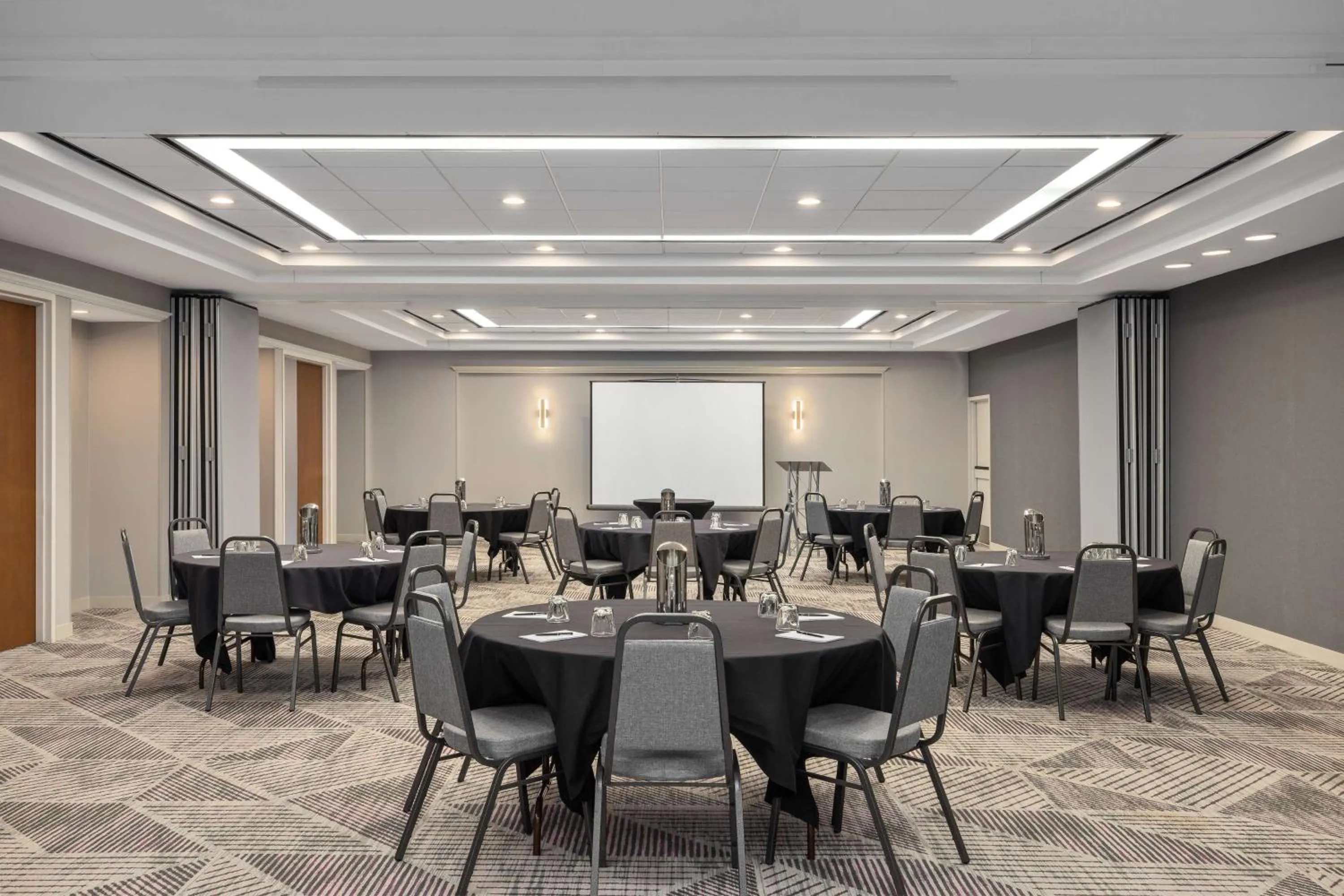 Meeting/conference room in Hampton Inn & Suites Downers Grove Chicago