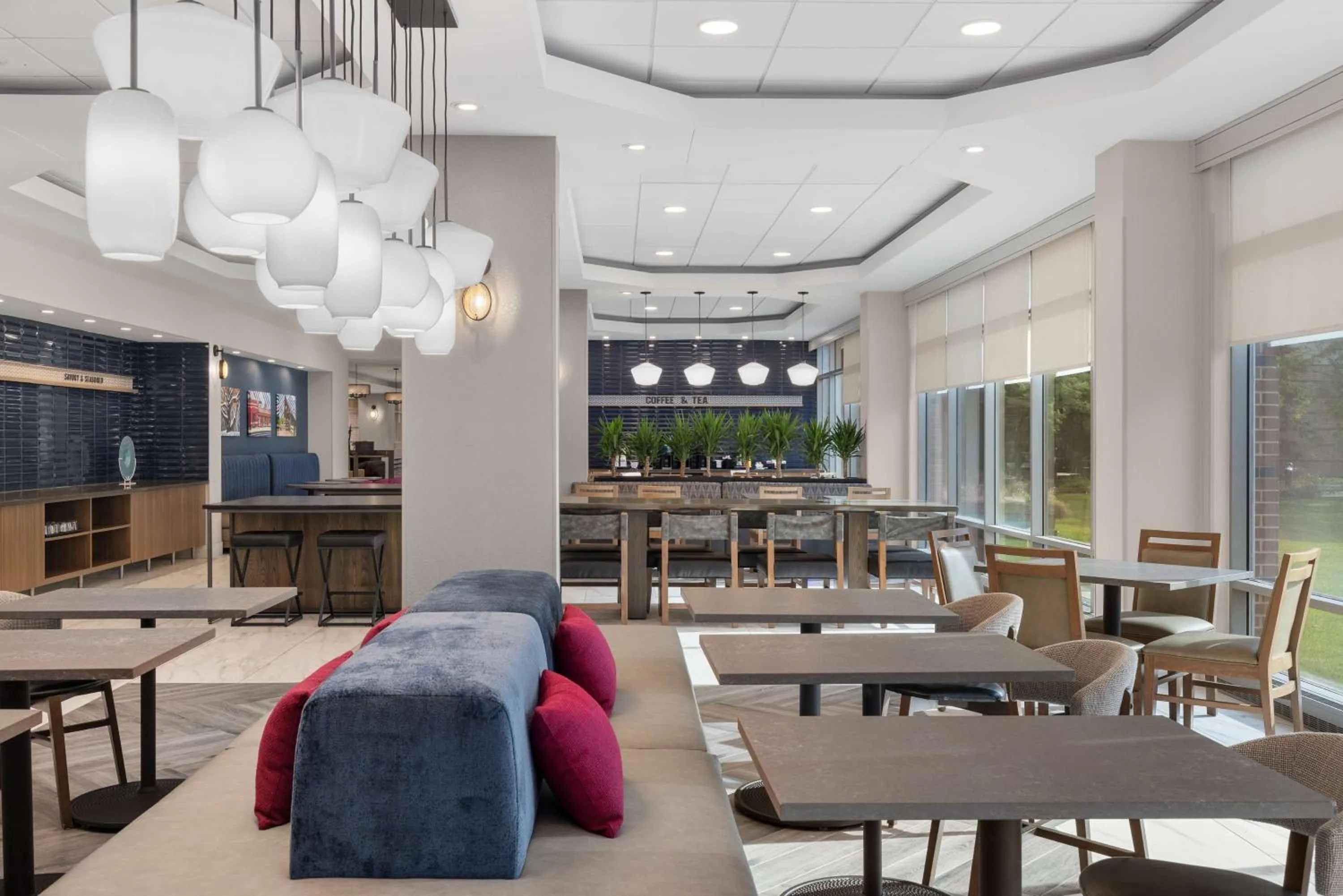 Breakfast in Hampton Inn & Suites Downers Grove Chicago