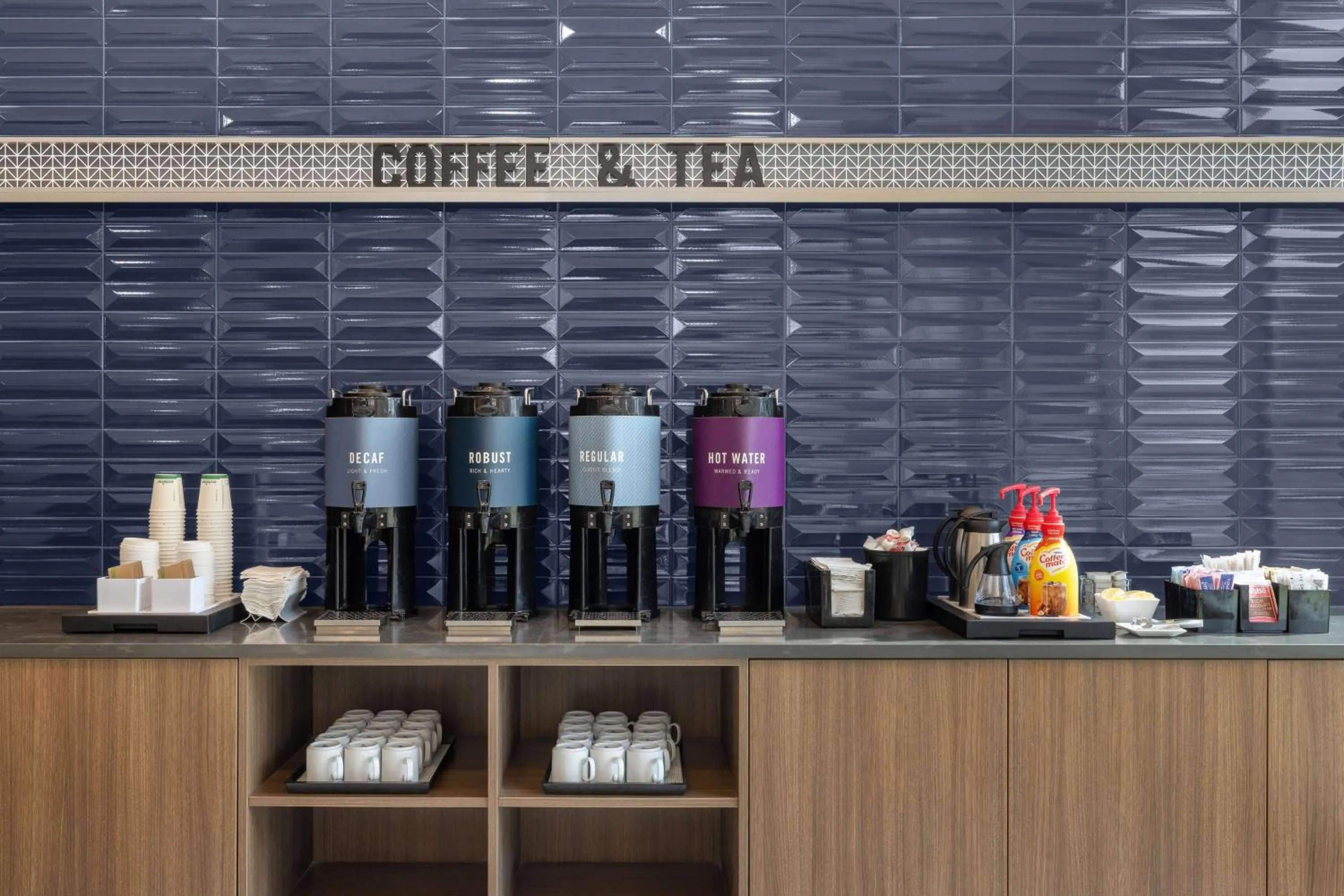 Breakfast in Hampton Inn & Suites Downers Grove Chicago