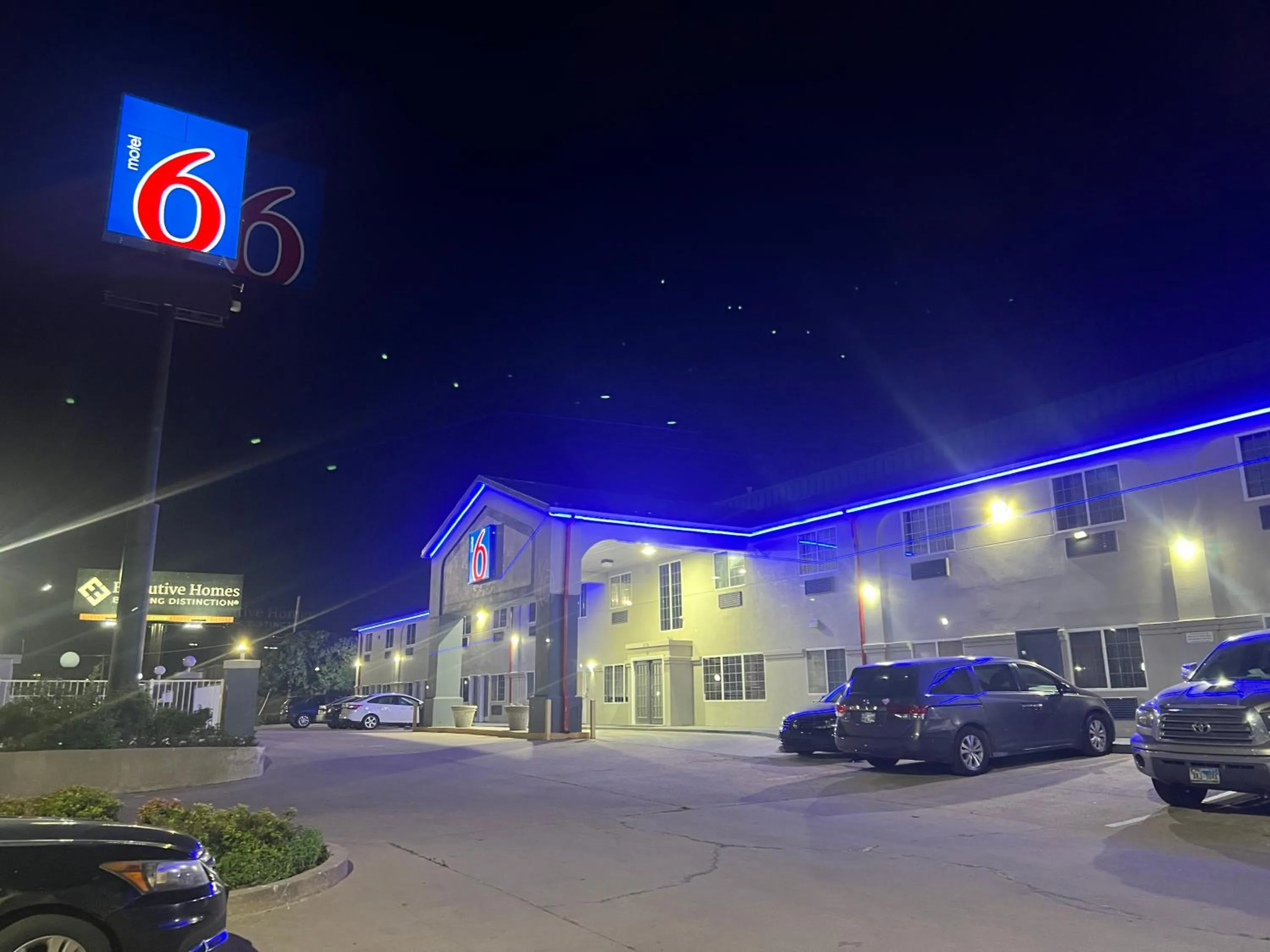 Property building in Motel 6 Tulsa, OK Airport