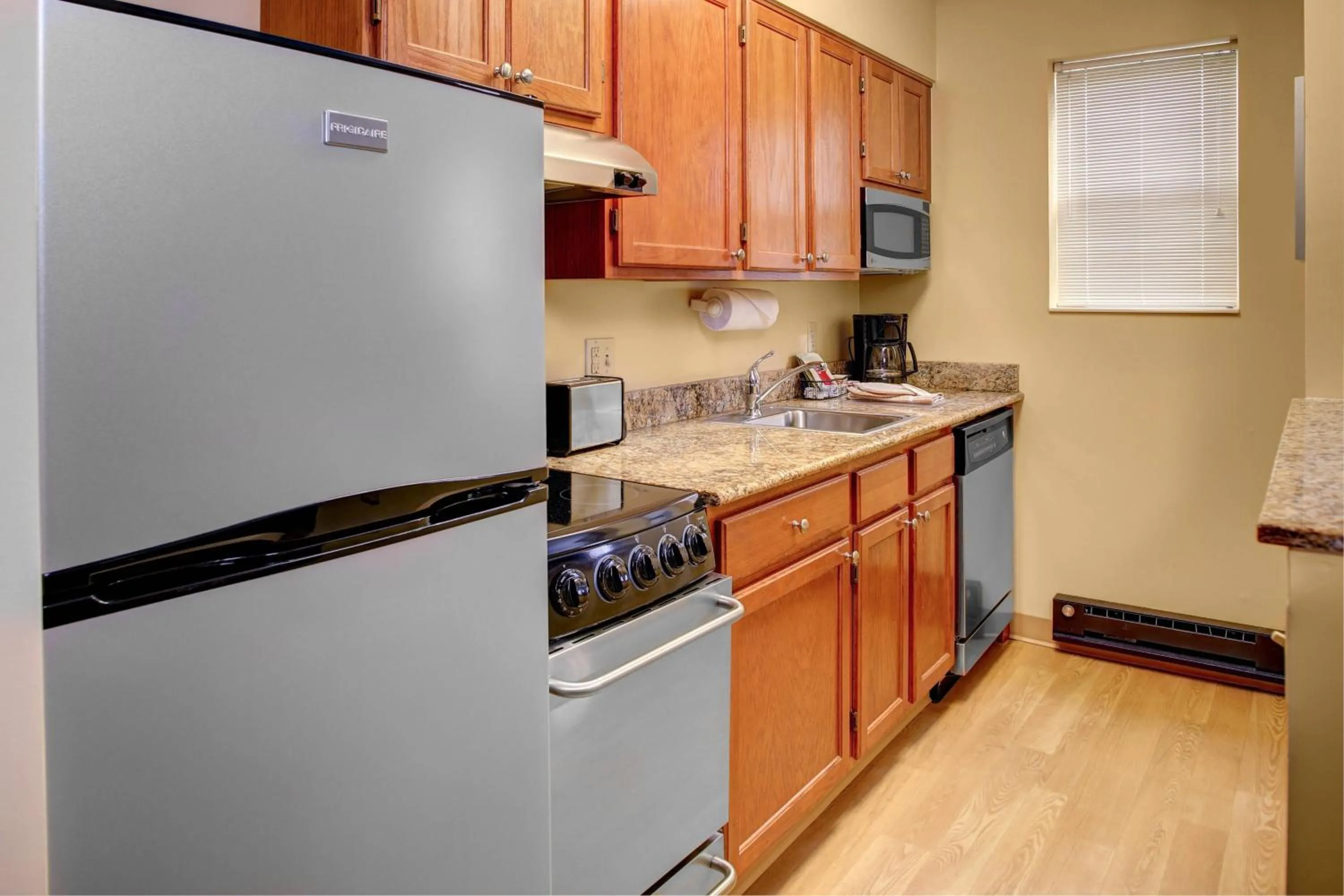 Kitchen or kitchenette in Towneplace Suites by Marriott Cleveland Westlake