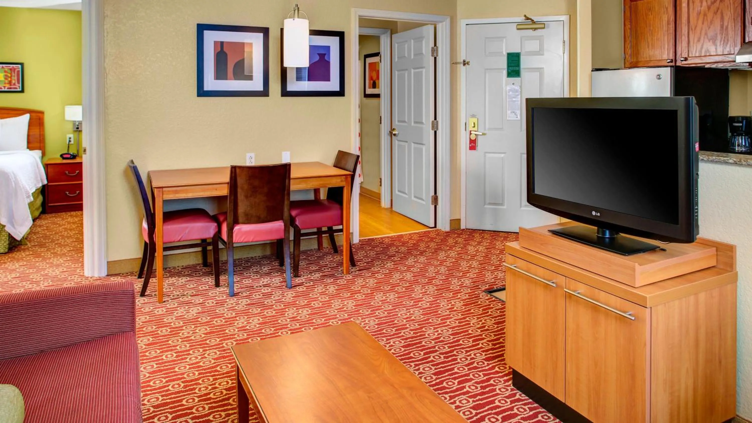 Living room in Towneplace Suites by Marriott Cleveland Westlake
