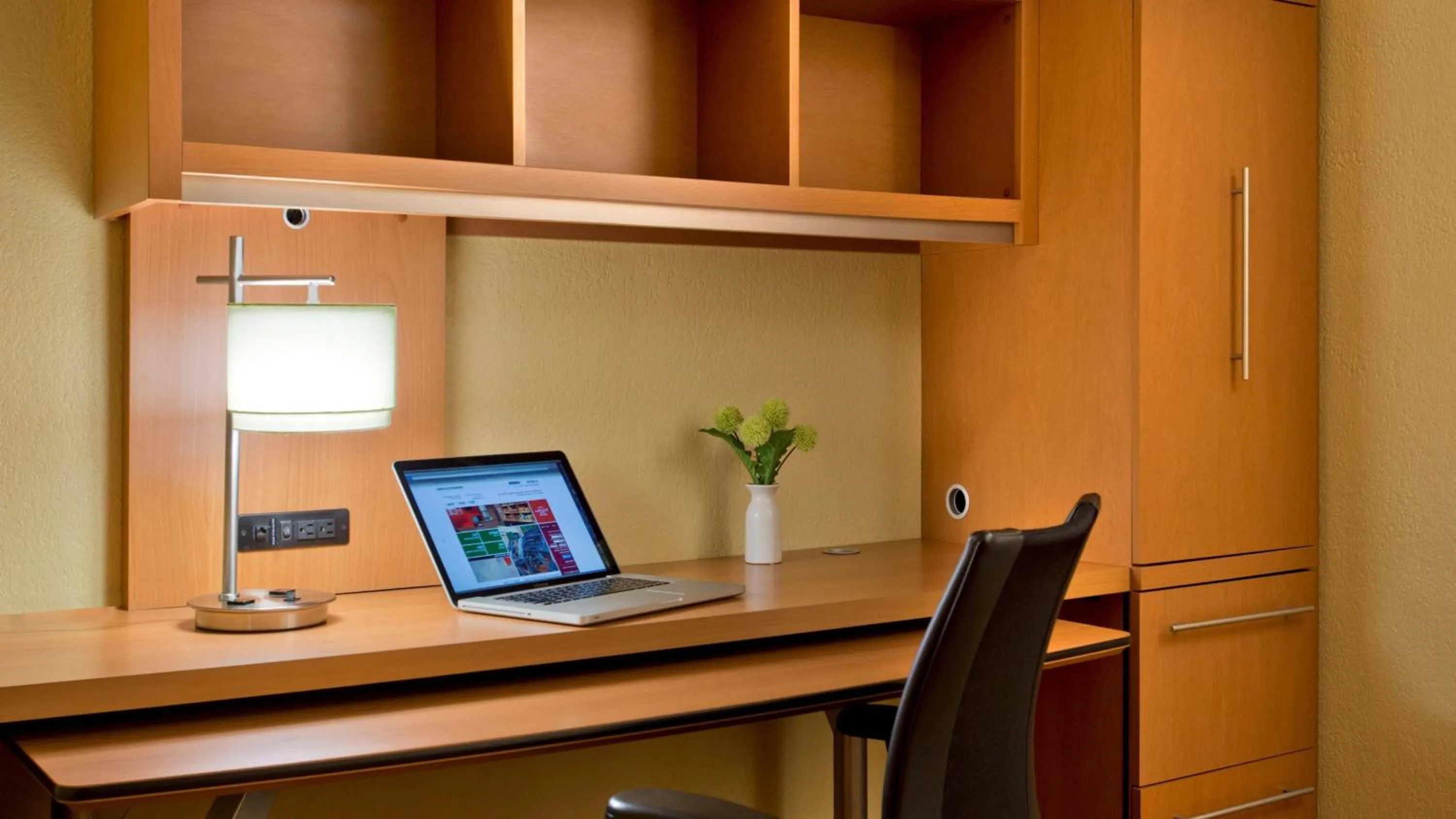 Living room in Towneplace Suites by Marriott Cleveland Westlake