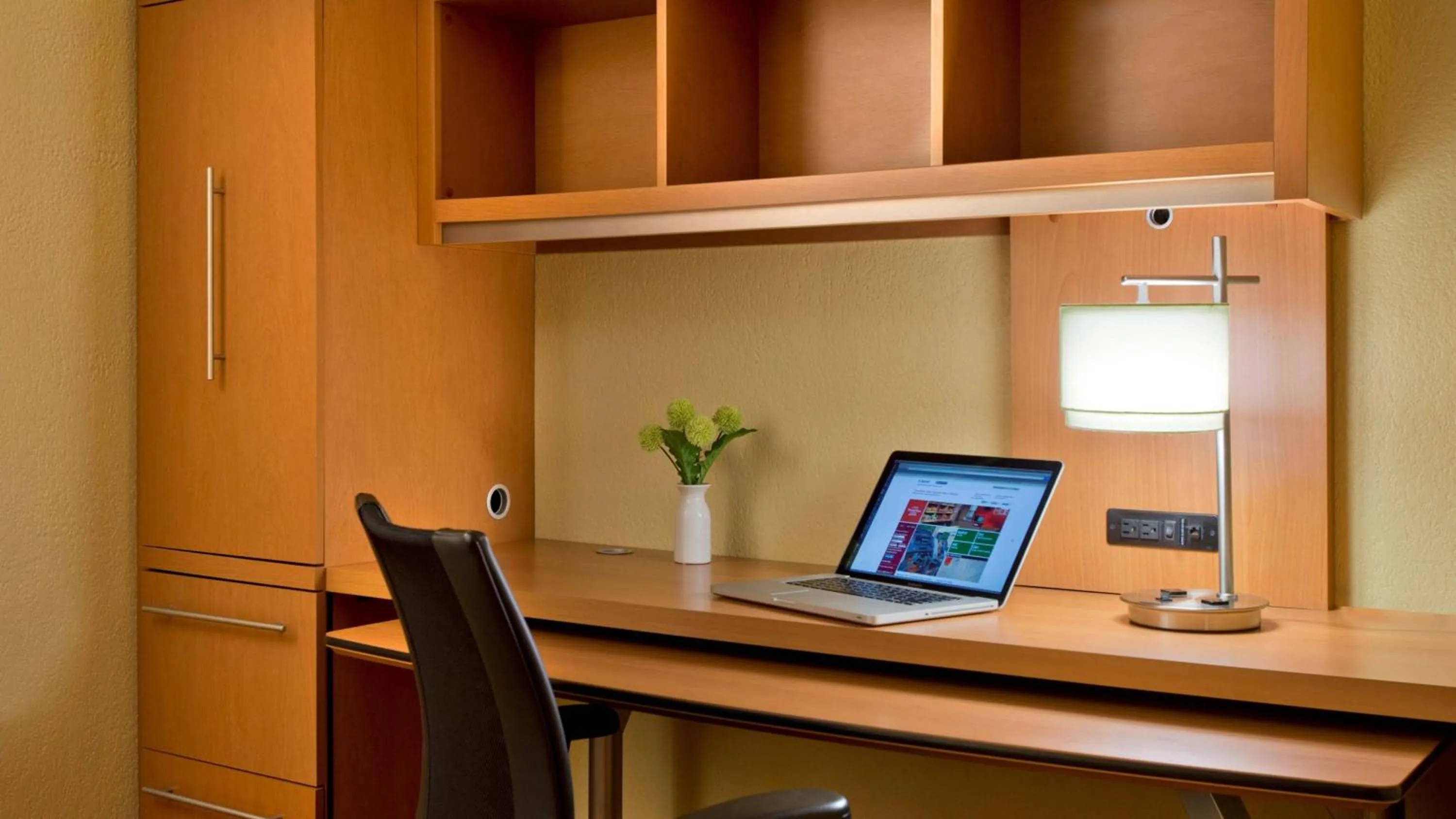 Living room in Towneplace Suites by Marriott Cleveland Westlake