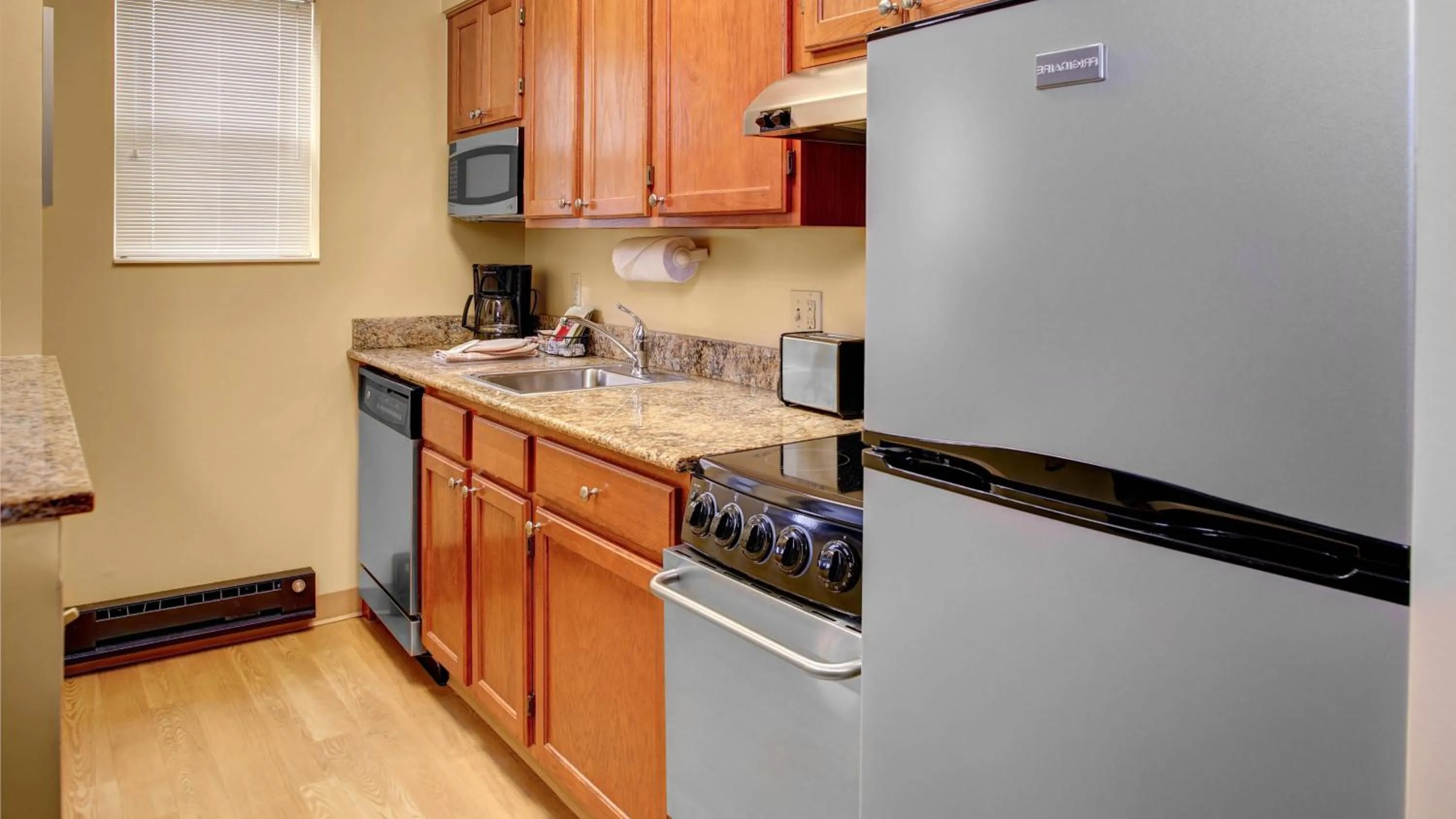 Kitchen or kitchenette in Towneplace Suites by Marriott Cleveland Westlake
