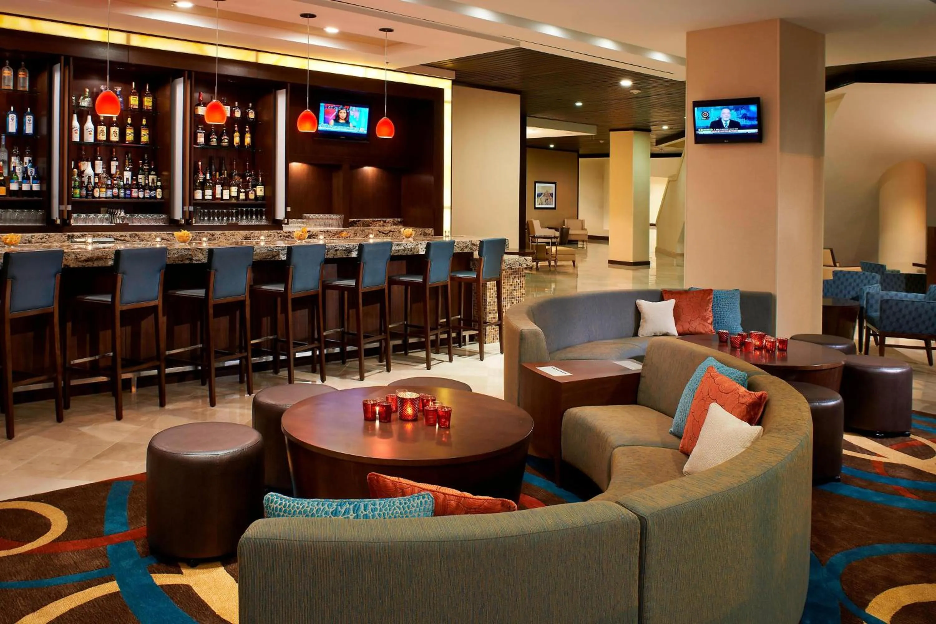 Lounge or bar in Charleston Marriott Town Center