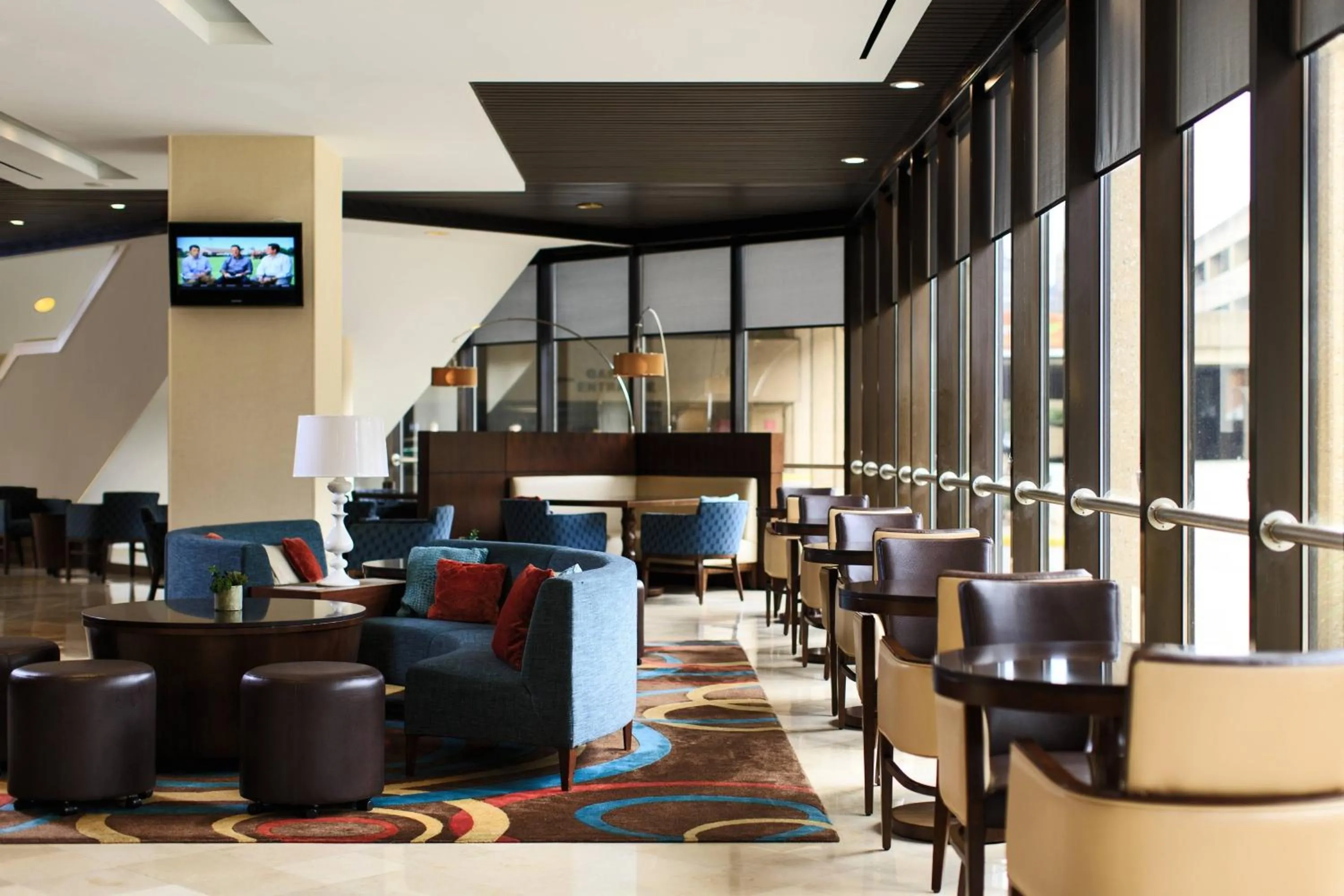Lounge or bar in Charleston Marriott Town Center