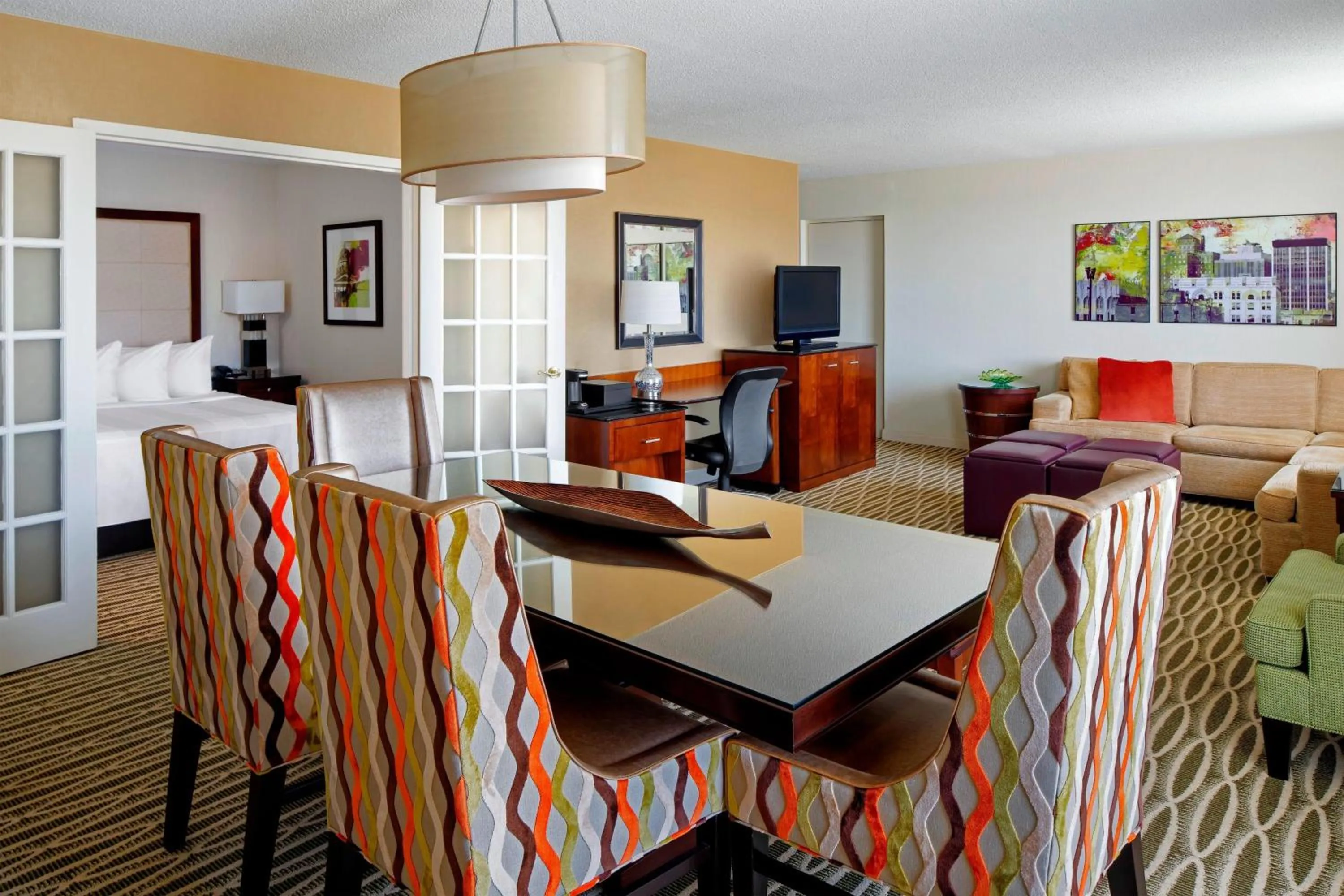 Bedroom in Charleston Marriott Town Center