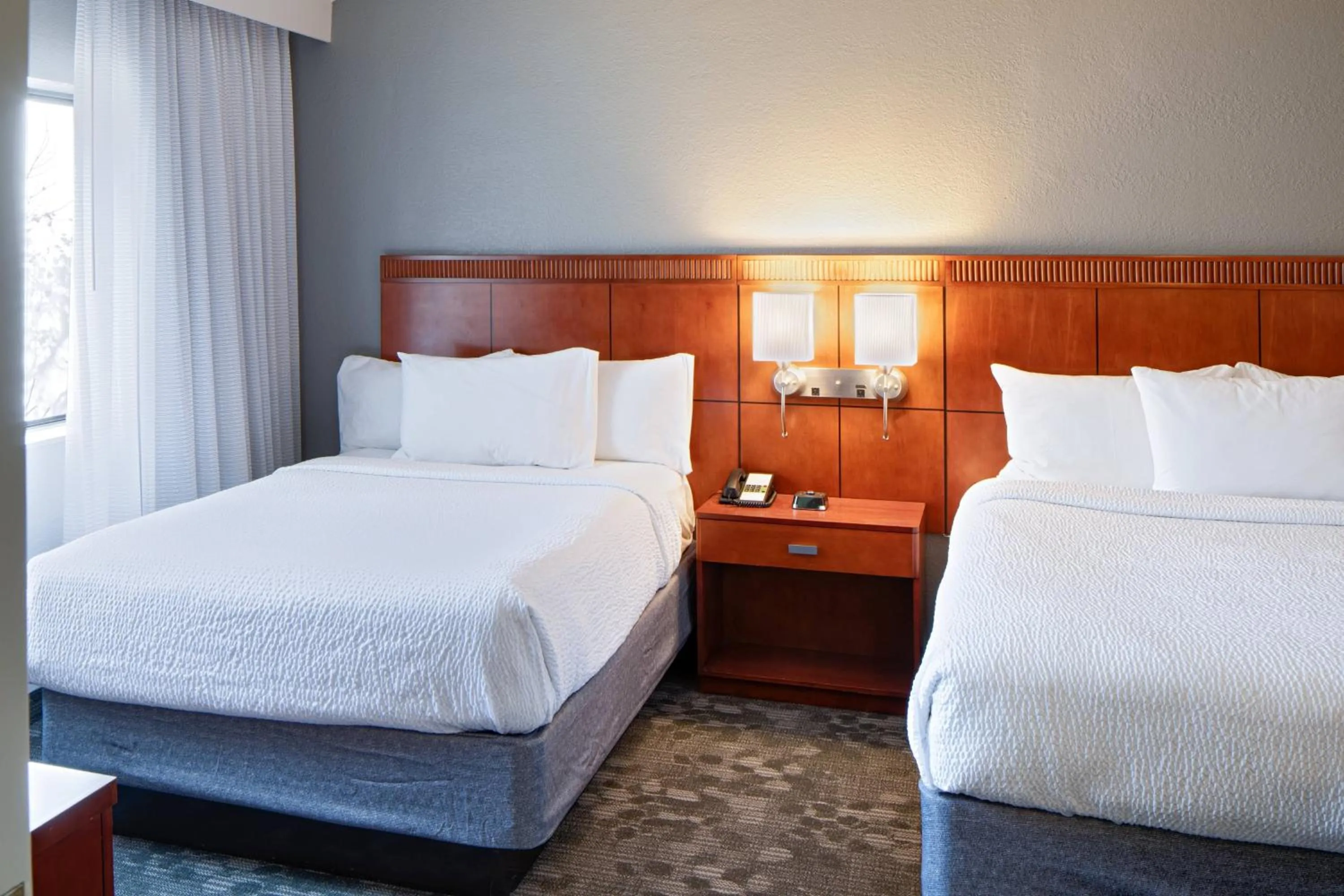 Bedroom, Bed in Courtyard Cincinnati Blue Ash