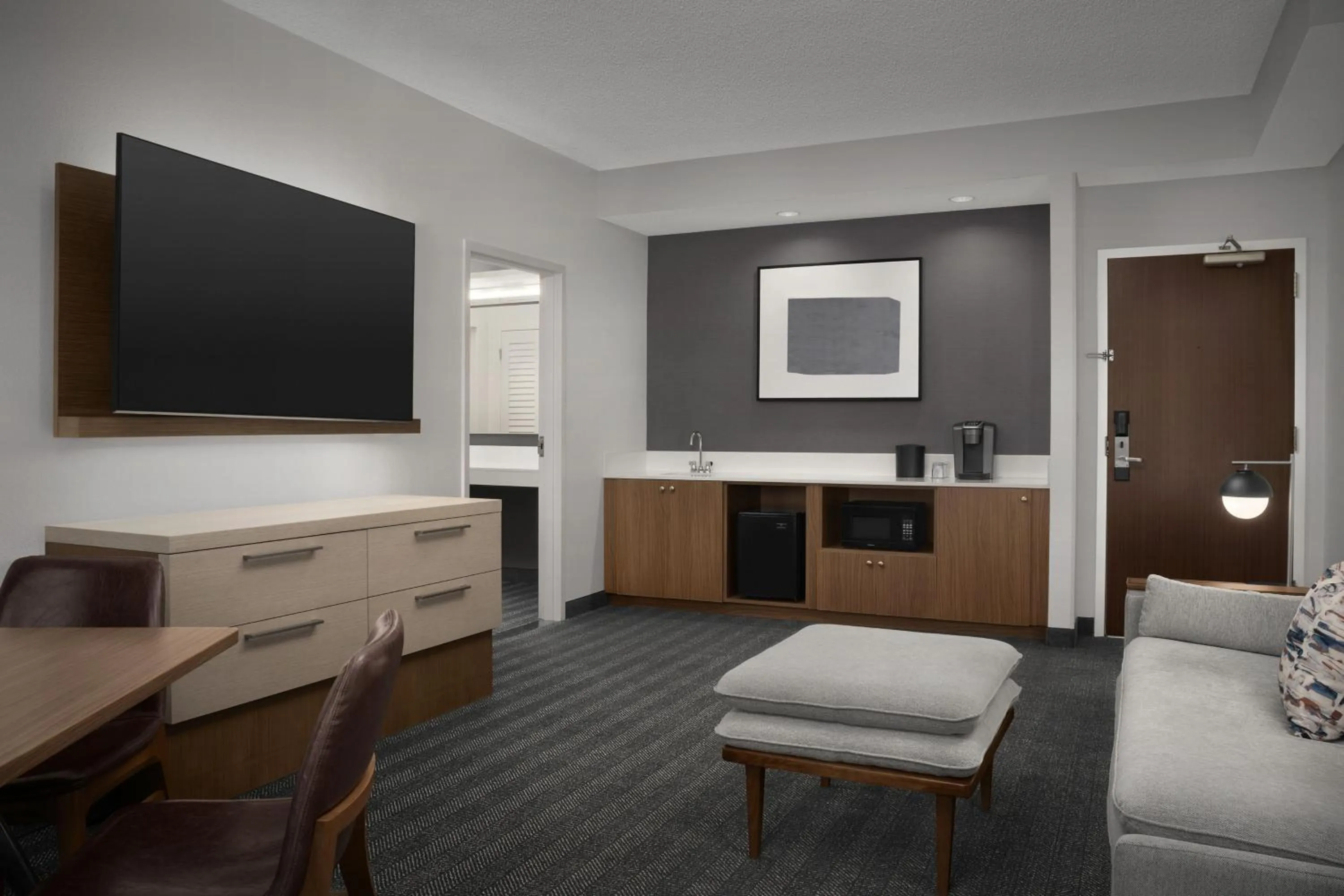 Photo of the whole room in Courtyard Dallas Addison Quorum Drive