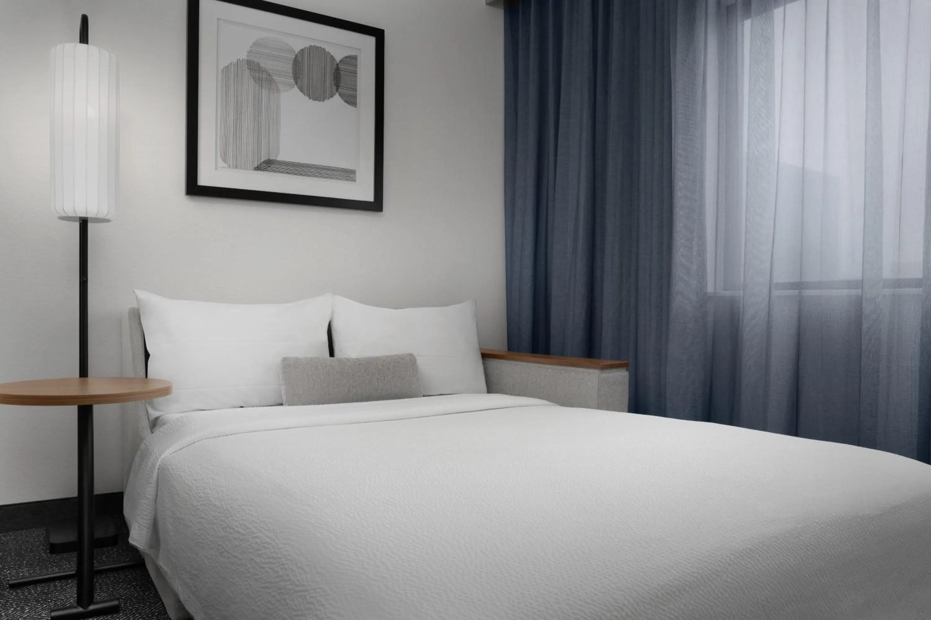 Photo of the whole room, Bed in Courtyard Dallas Addison Quorum Drive