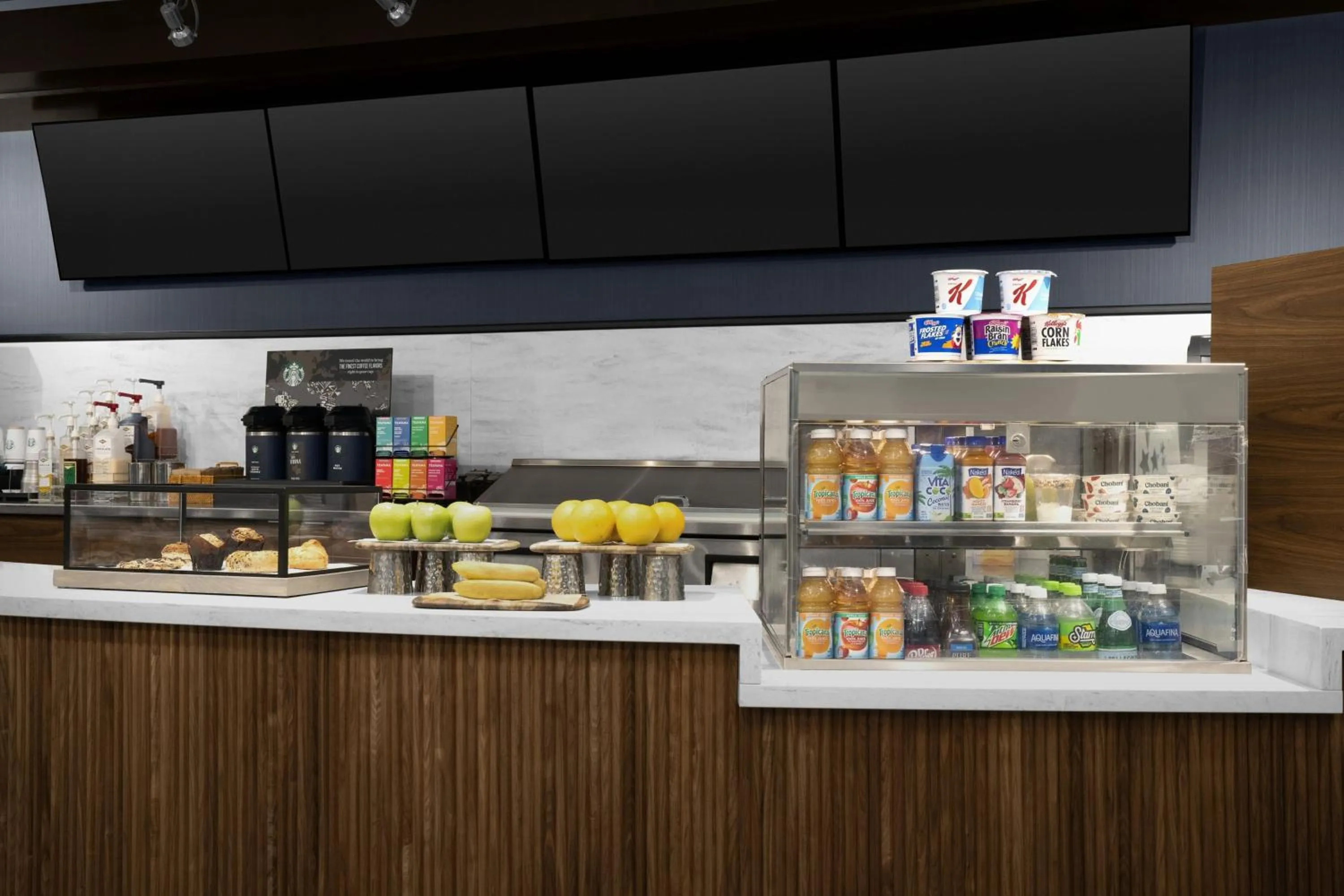 Breakfast in Courtyard Dallas Addison Quorum Drive