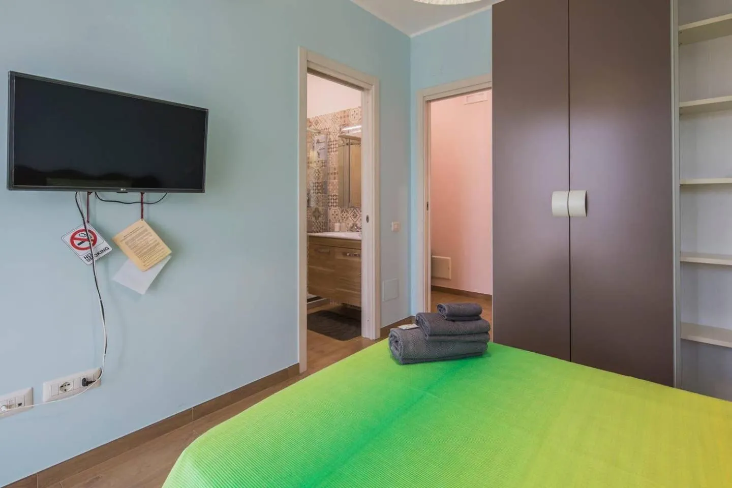 Communal lounge/ TV room, Bed in B&B La Tinta