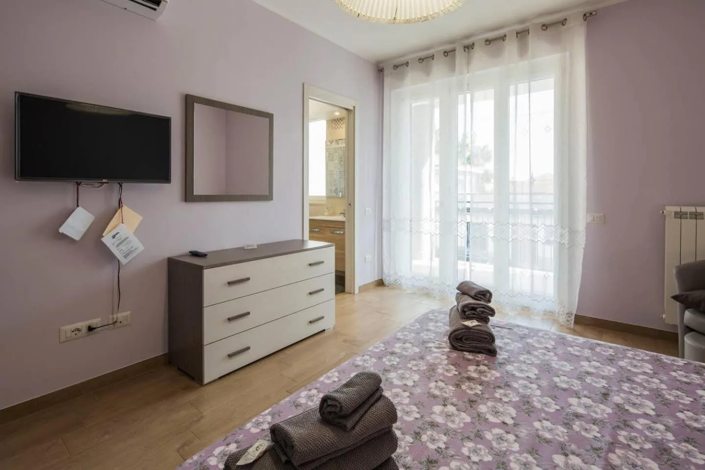 TV and multimedia, Bed in B&B La Tinta