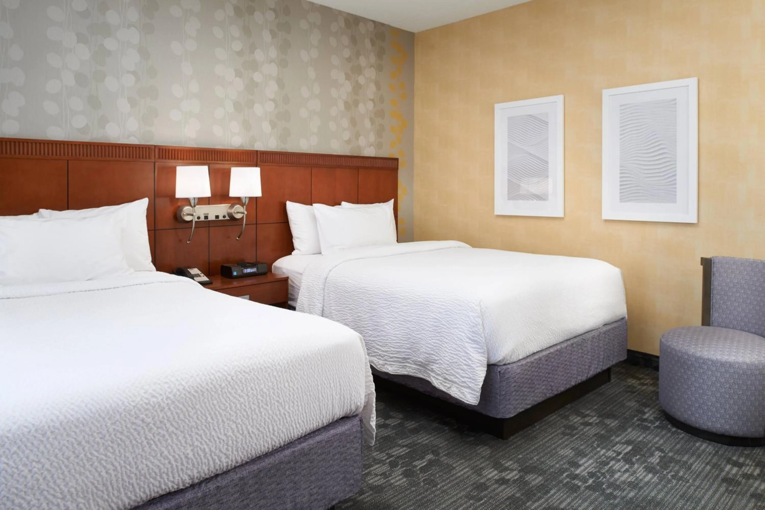 Bedroom, Bed in Courtyard by Marriott Detroit Livonia