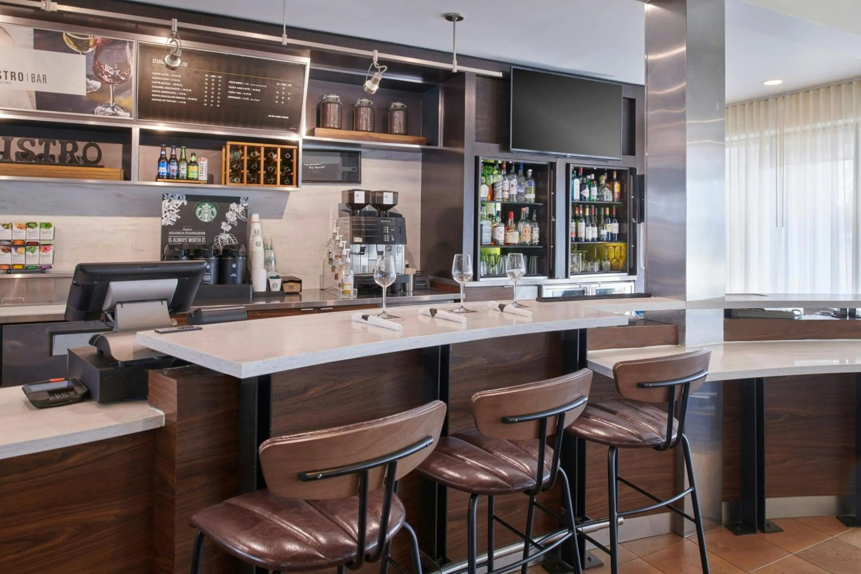 Lounge or bar in Courtyard by Marriott Detroit Livonia