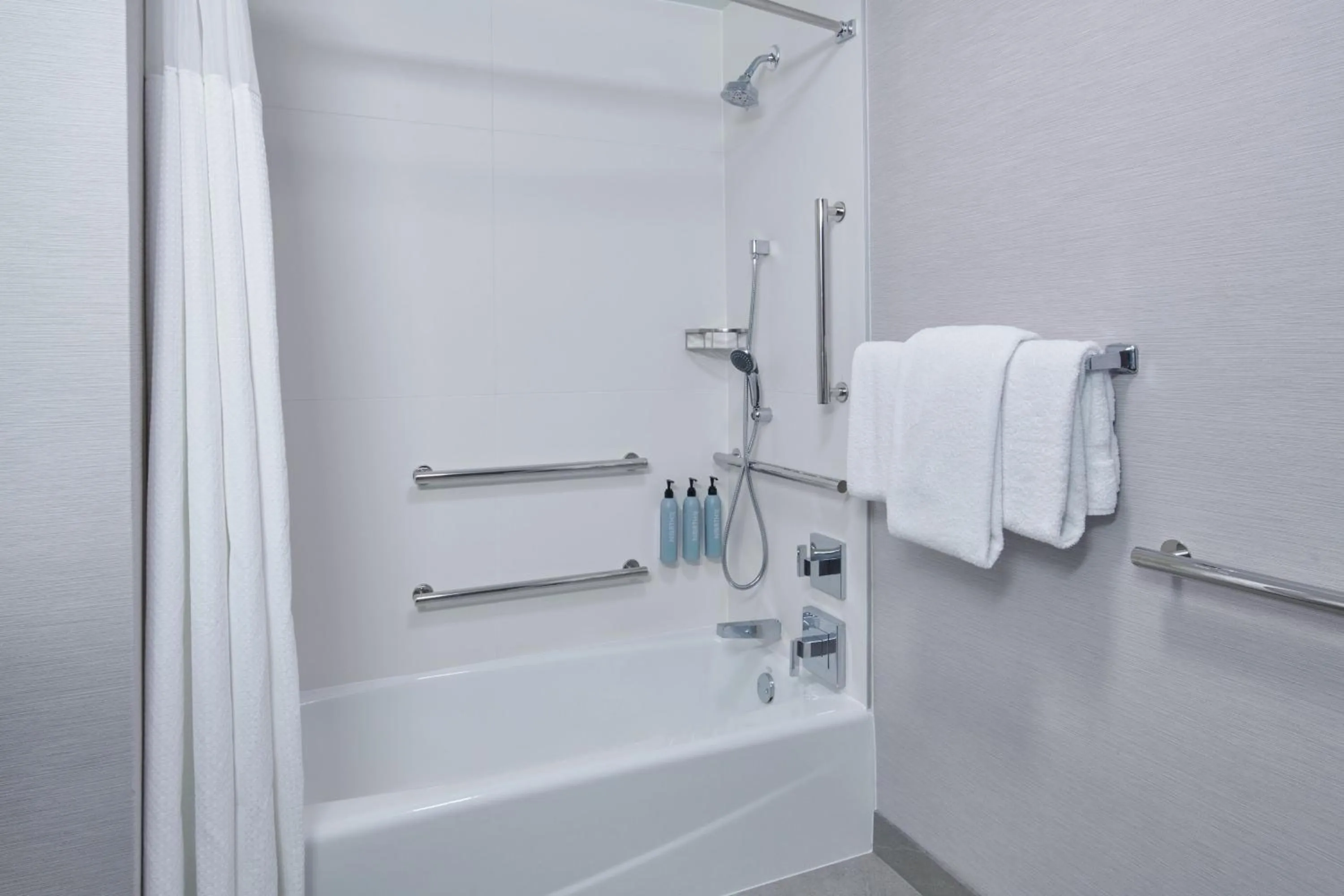 Bathroom in Courtyard by Marriott Detroit Livonia