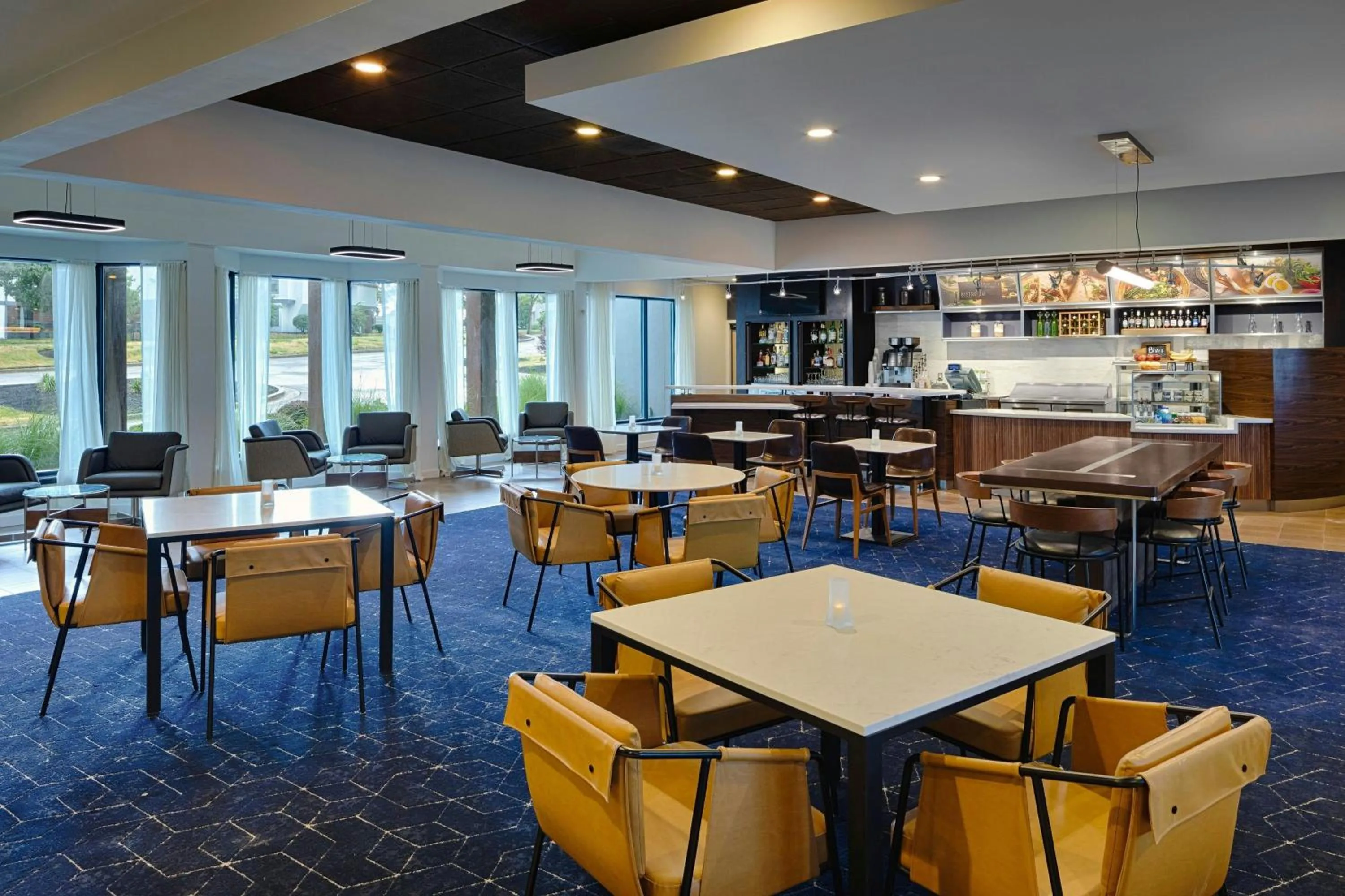 Restaurant/places to eat in Courtyard Dayton South Mall