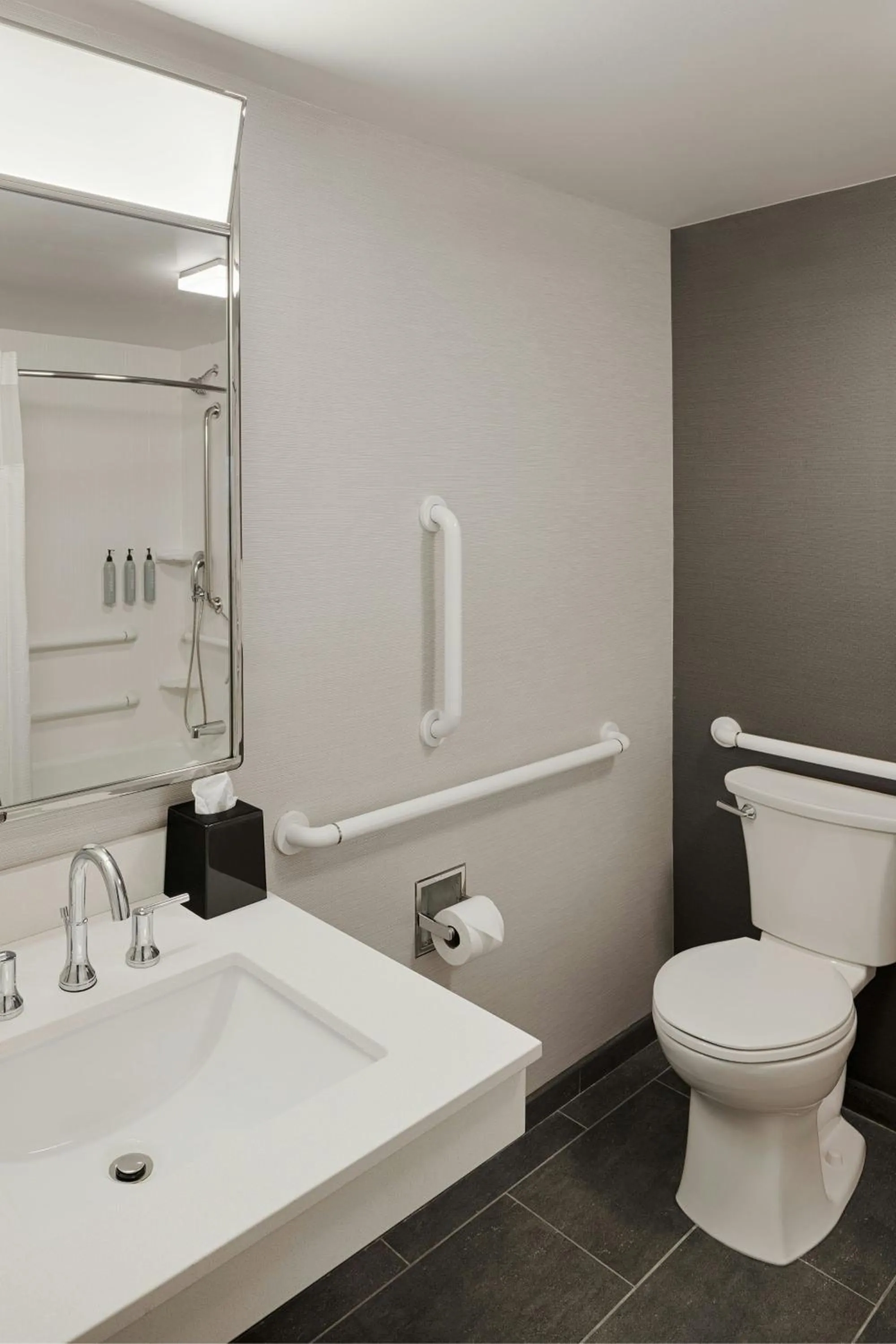 Bathroom in Courtyard Dayton South Mall