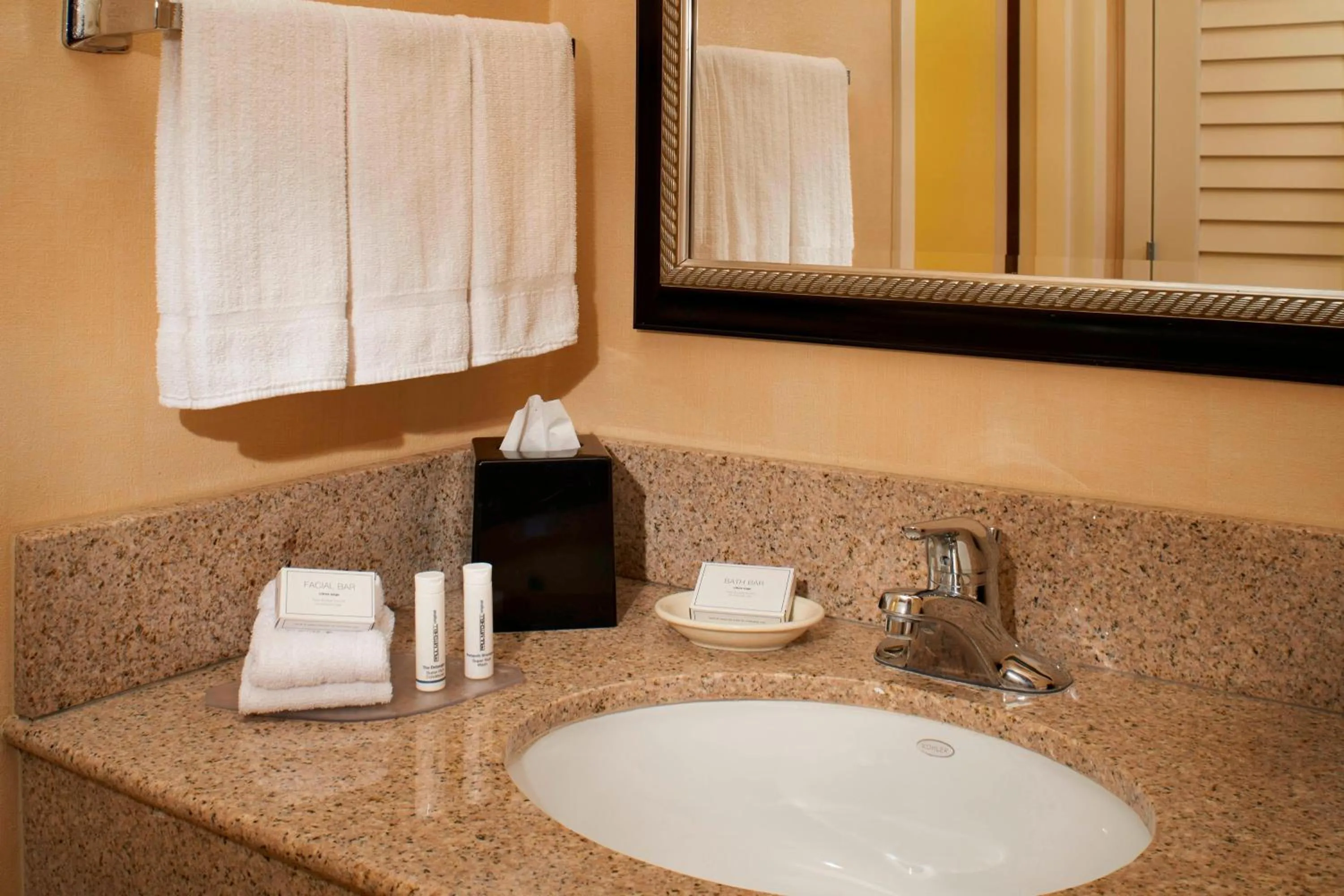 Bathroom in Courtyard Dayton South Mall