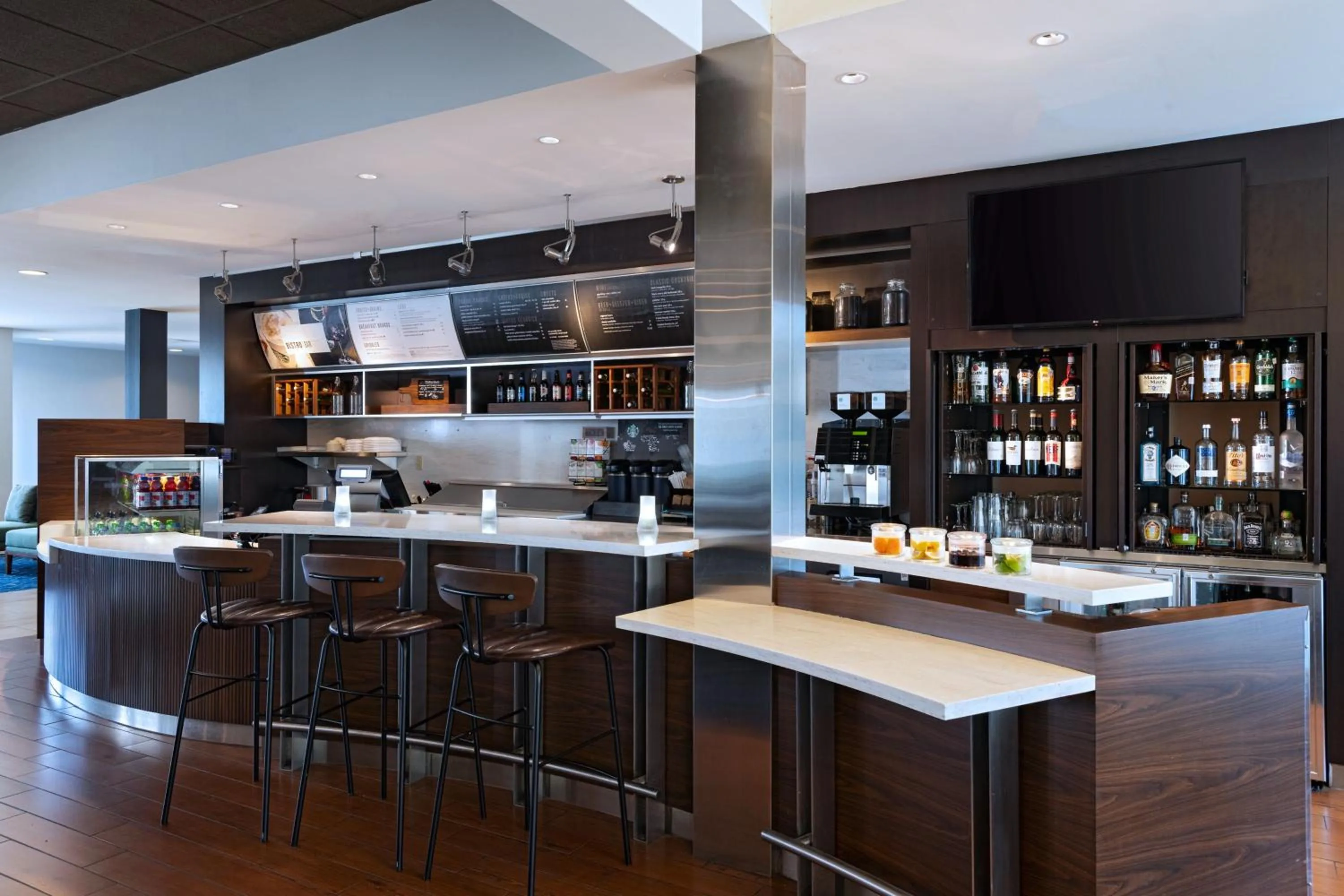 Lounge or bar in Courtyard Fort Worth University Drive