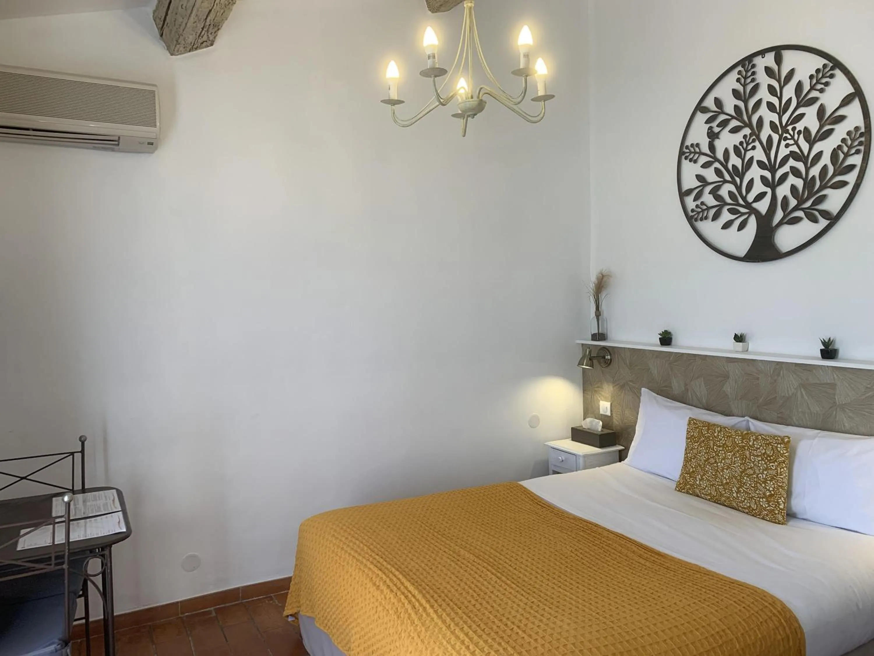 Bedroom, Bed in Hotel Les Ambres