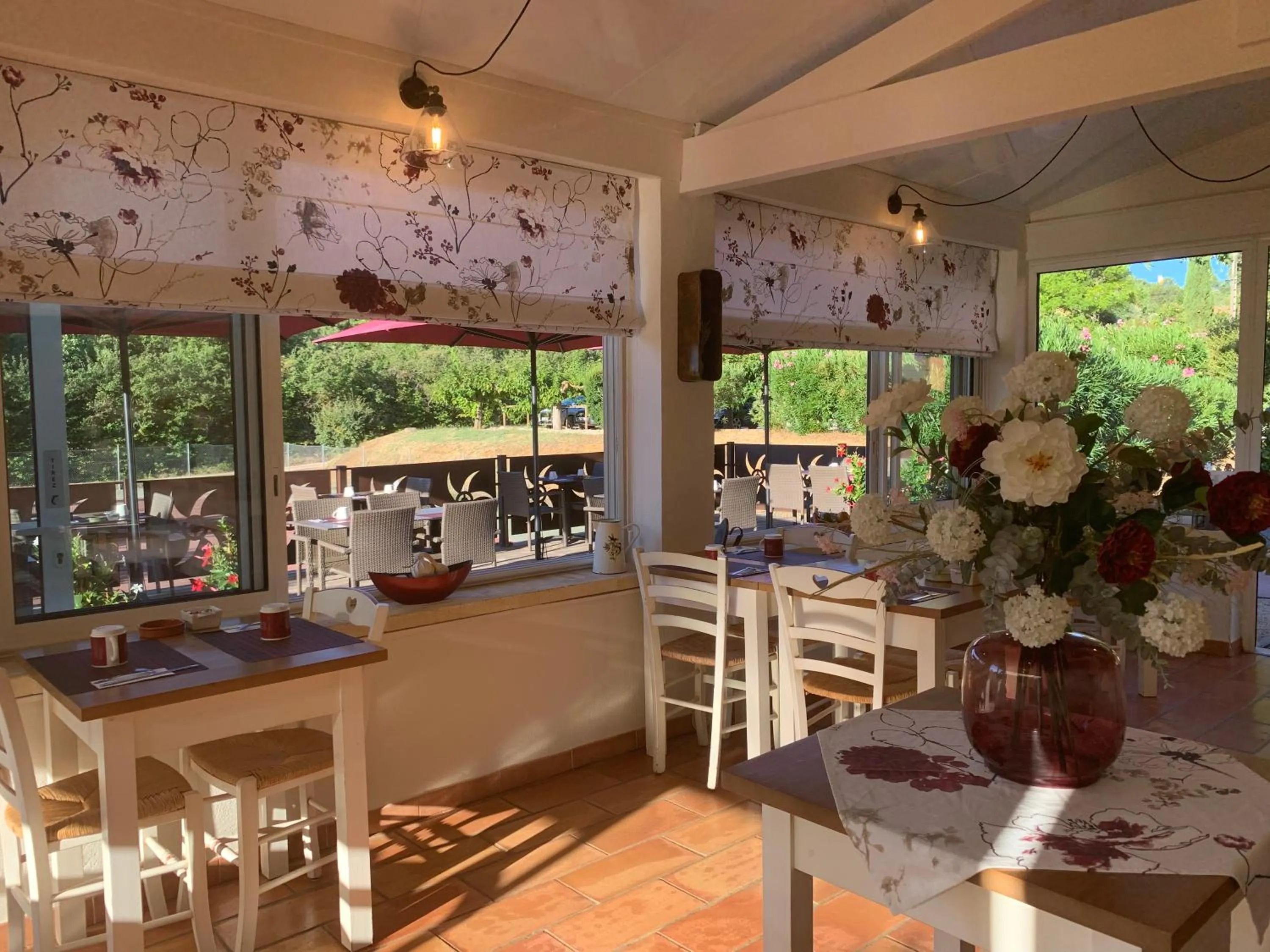 Restaurant/places to eat in Hotel Les Ambres