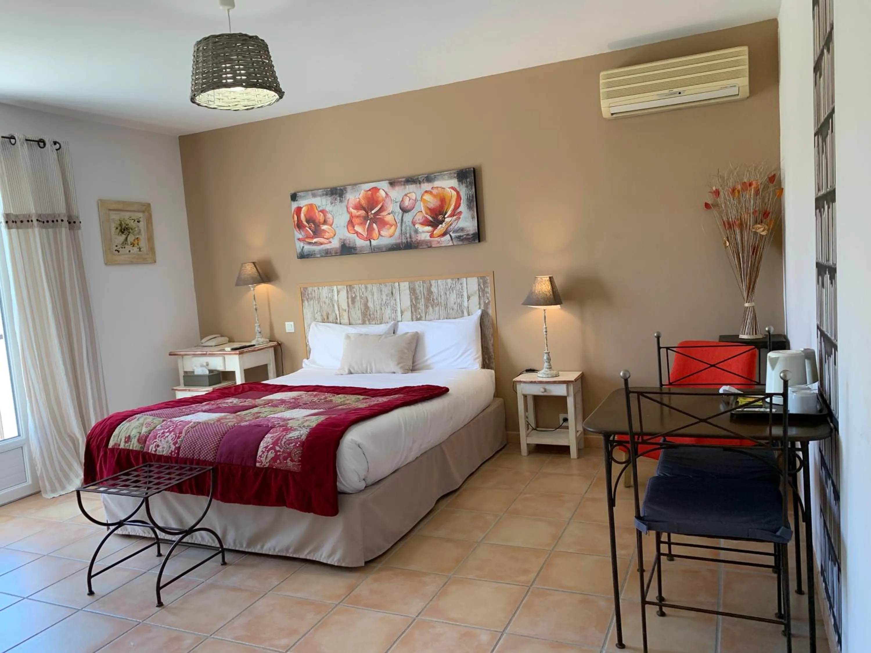 Bedroom, Bed in Hotel Les Ambres