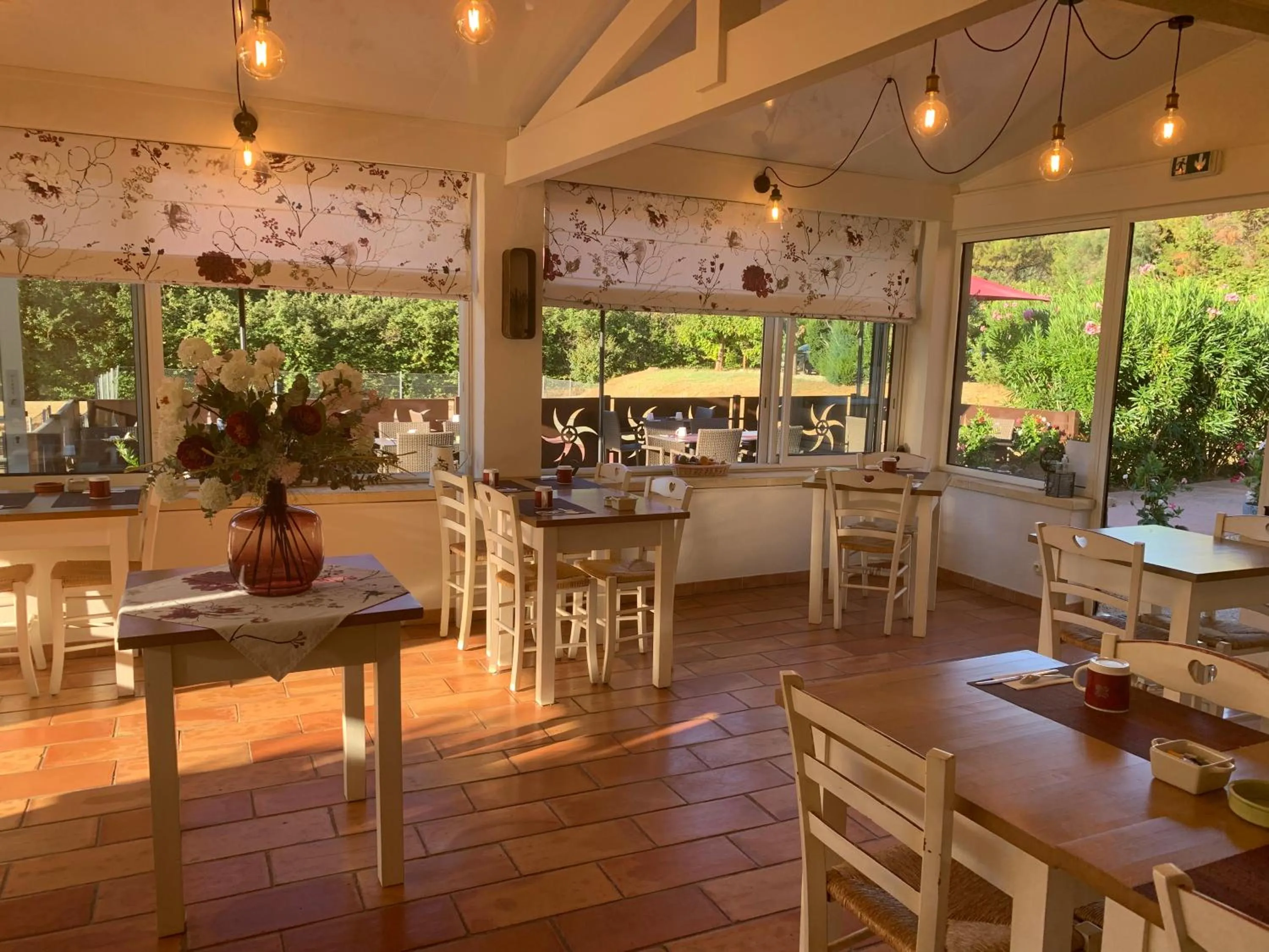 Restaurant/places to eat in Hotel Les Ambres