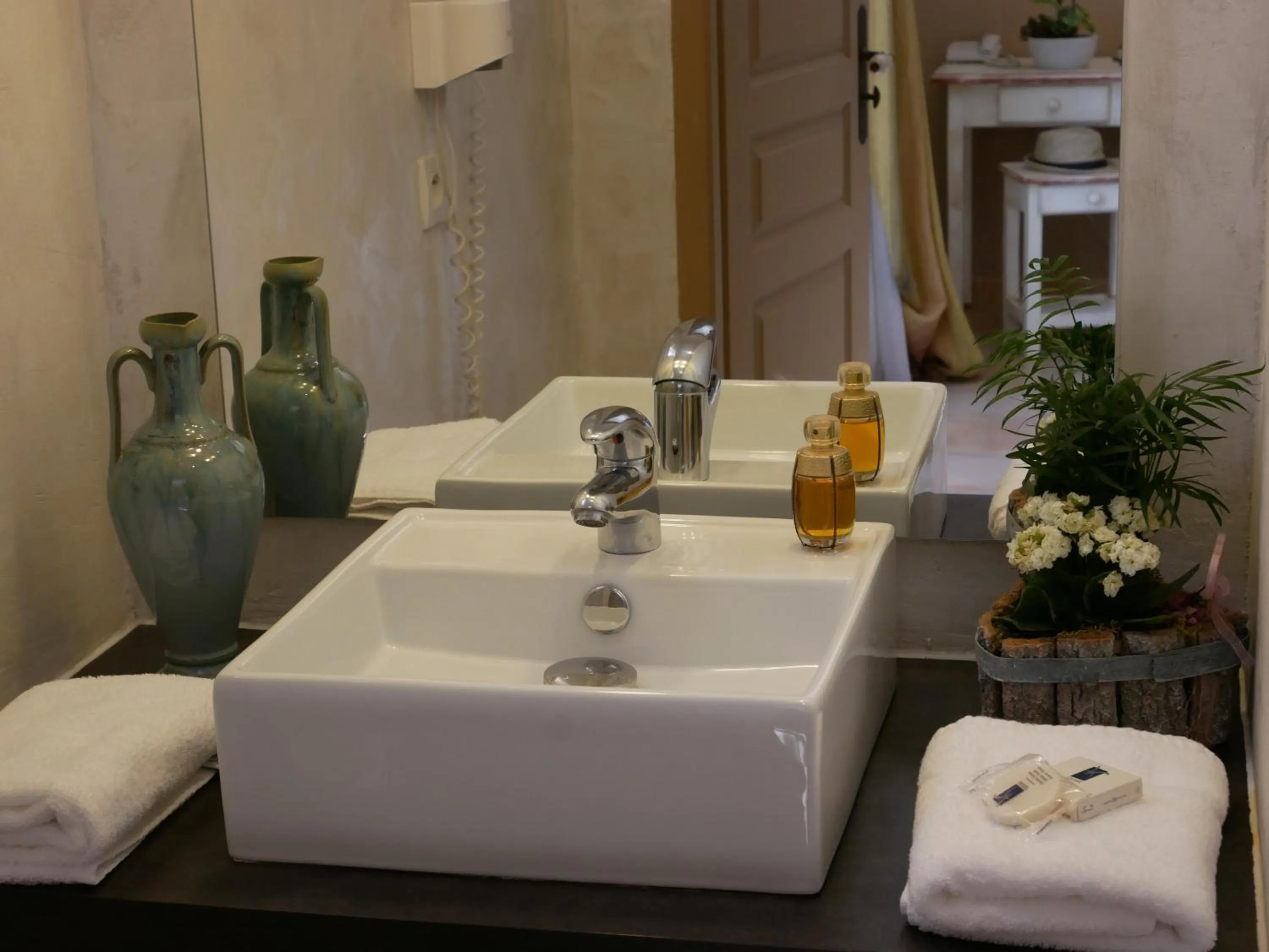 Bathroom in Hotel Les Ambres