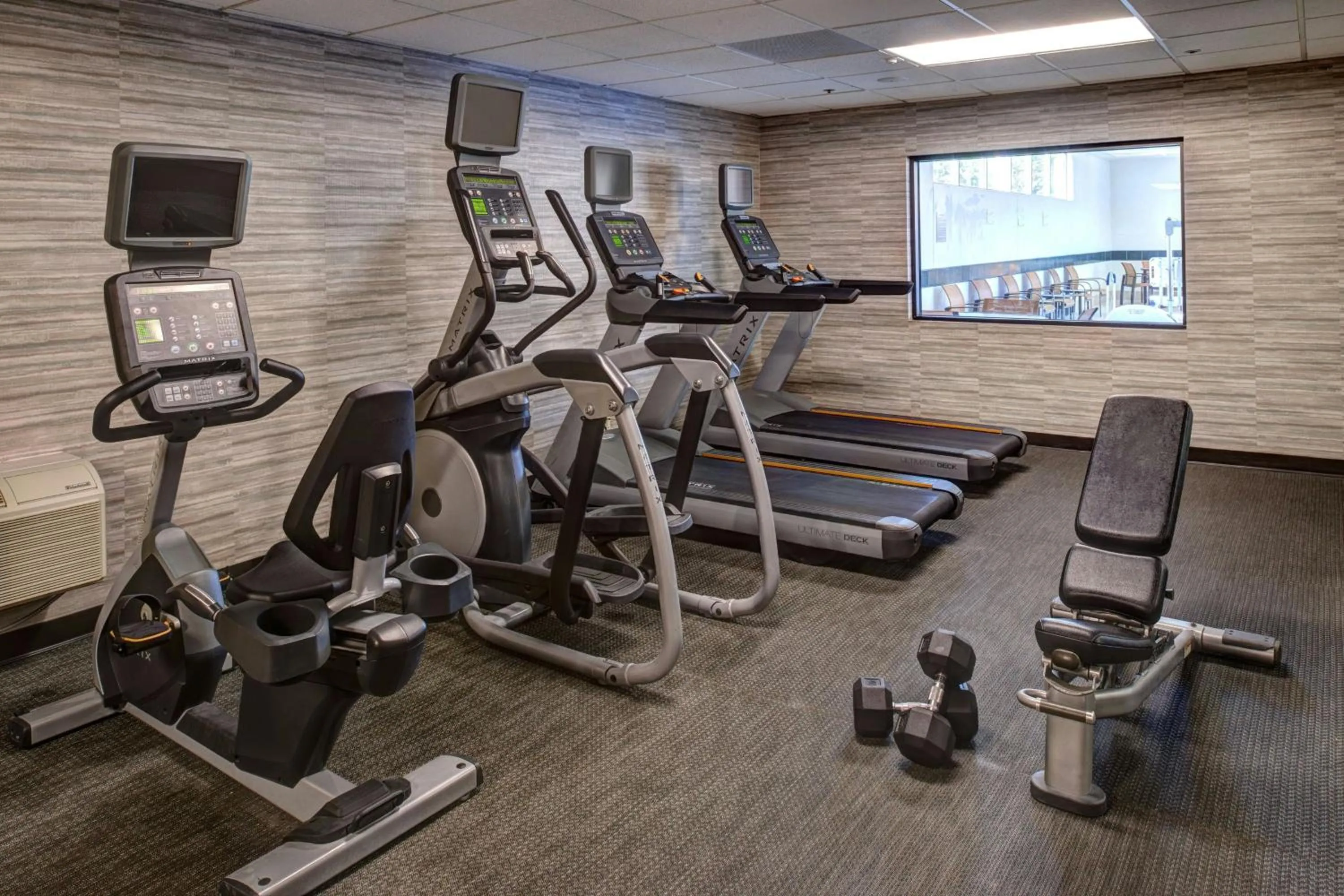 Fitness centre/facilities in Courtyard Des Moines West/Clive