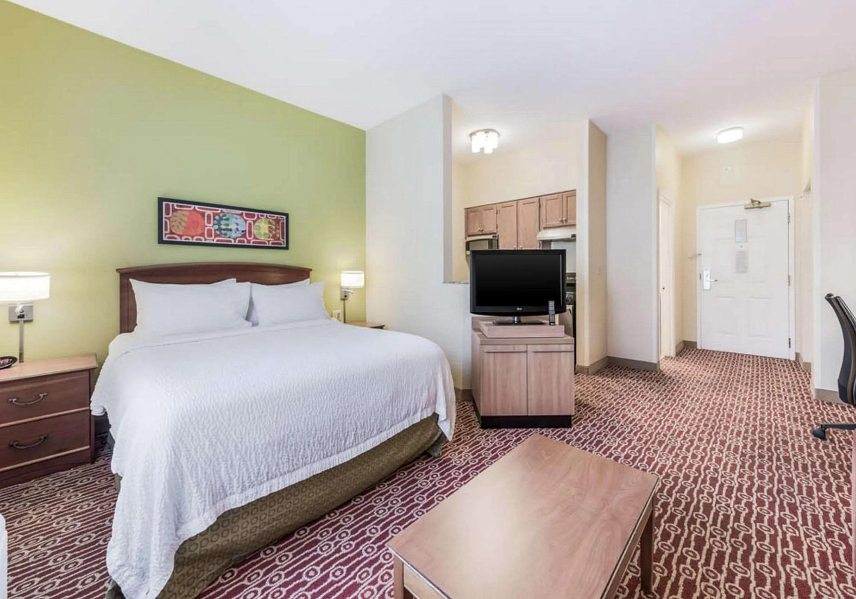 Photo of the whole room, Bed in Birch Hills Suites - Blue Ash