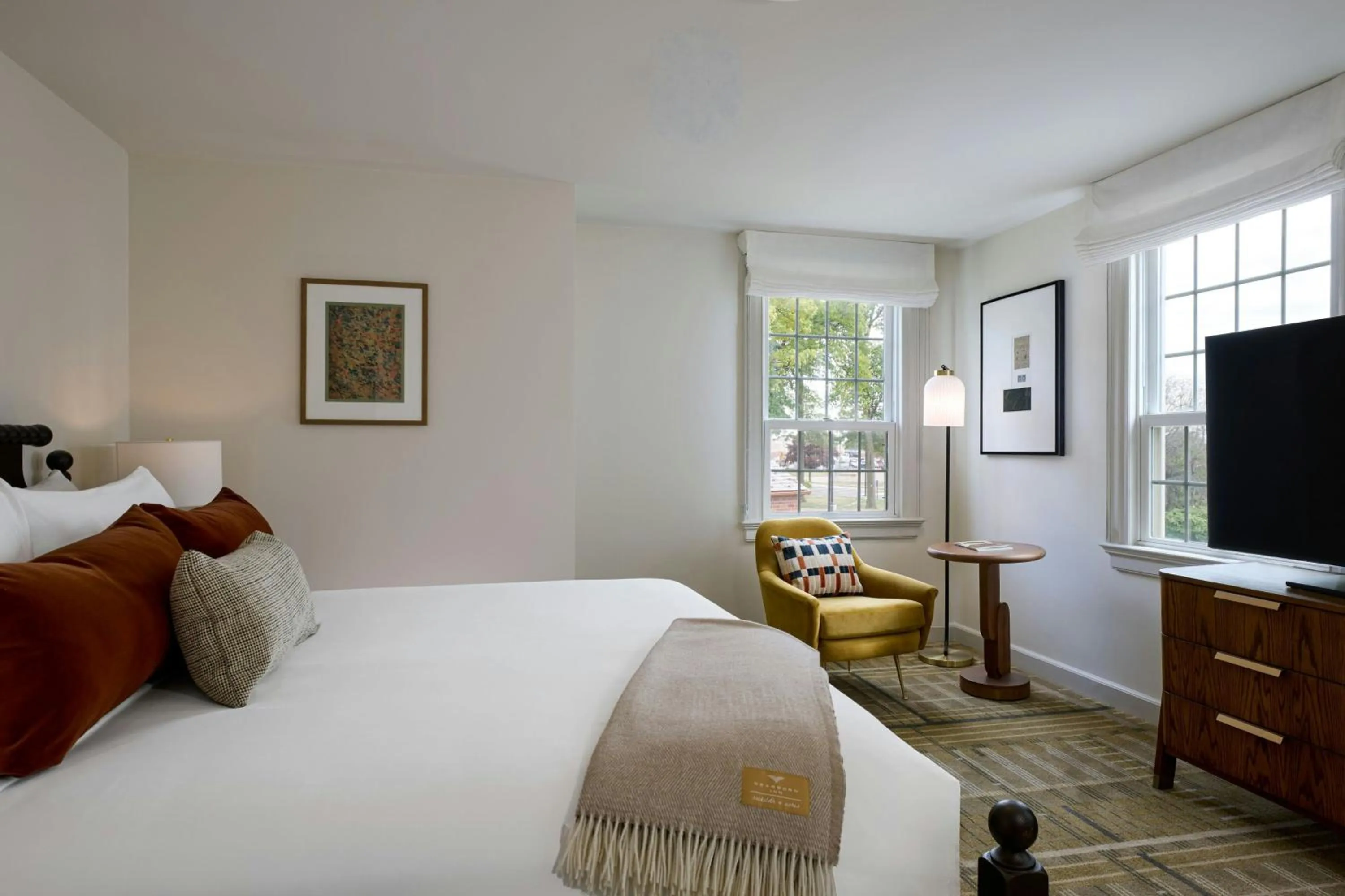 Photo of the whole room, Bed in Dearborn Inn, Autograph Collection