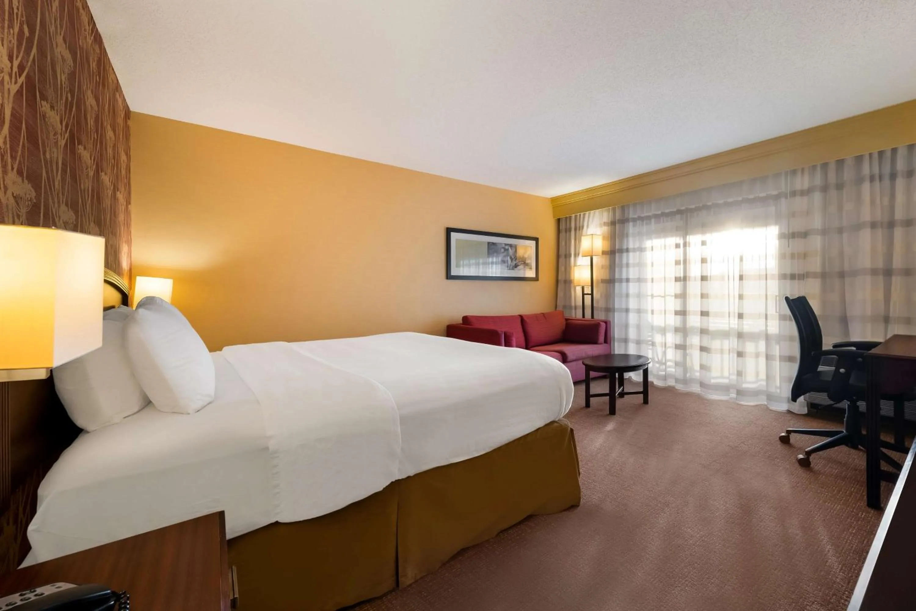 Photo of the whole room, Bed in Sonesta Select Detroit Novi