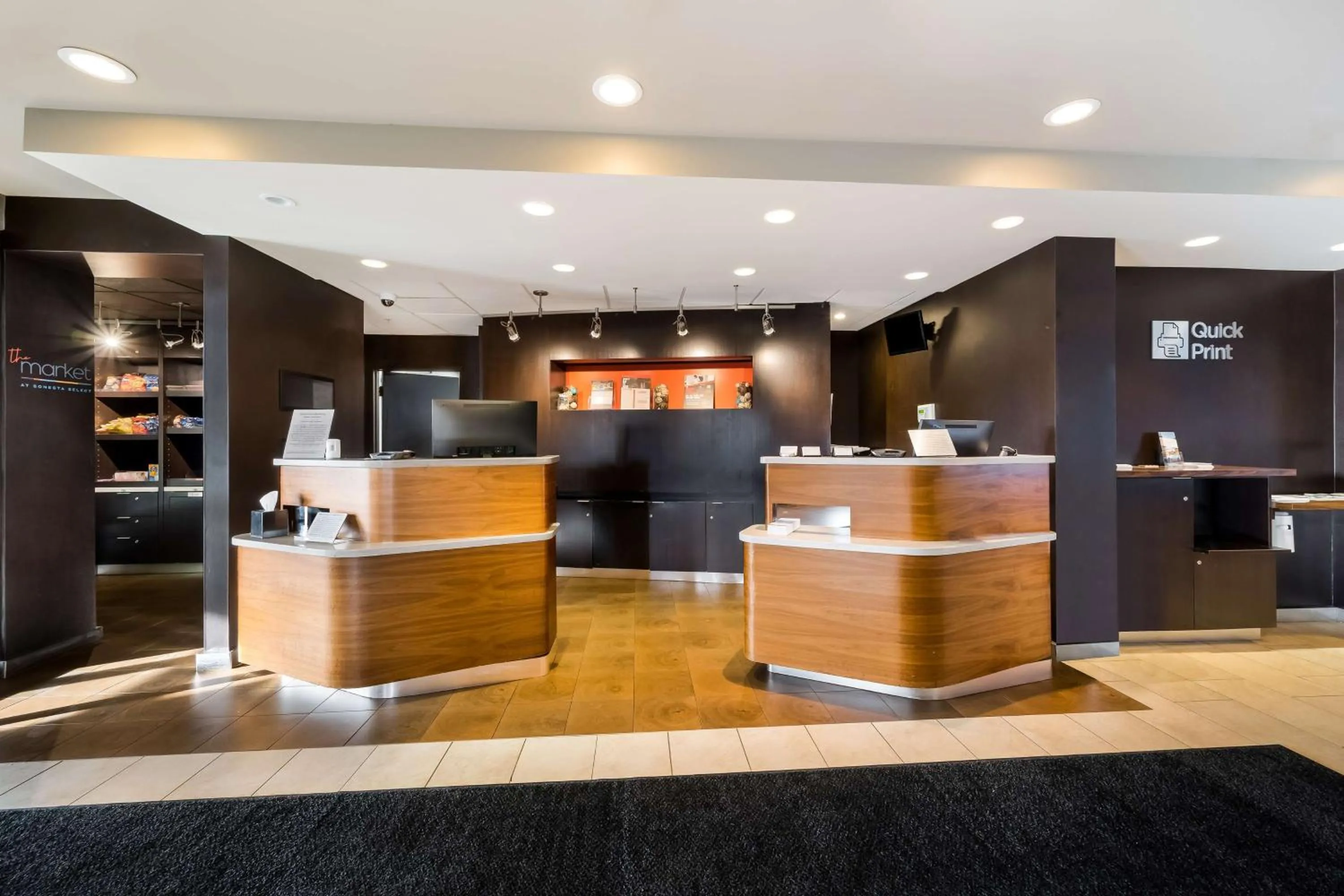 Lobby or reception in Sonesta Select Detroit Novi