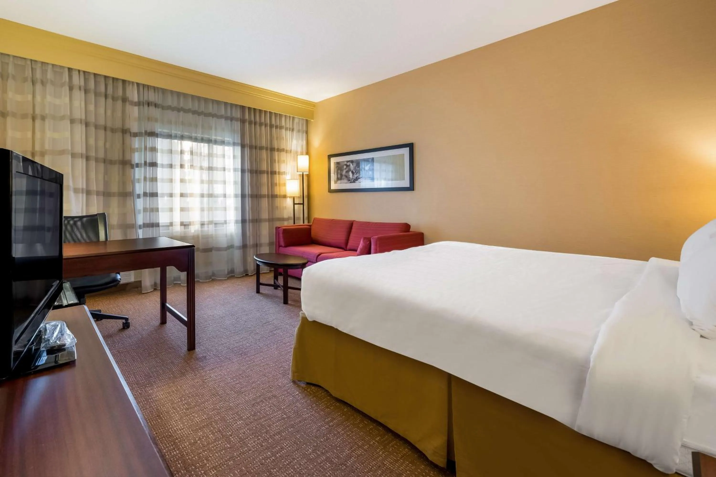 Bedroom, Bed in Sonesta Select Detroit Novi