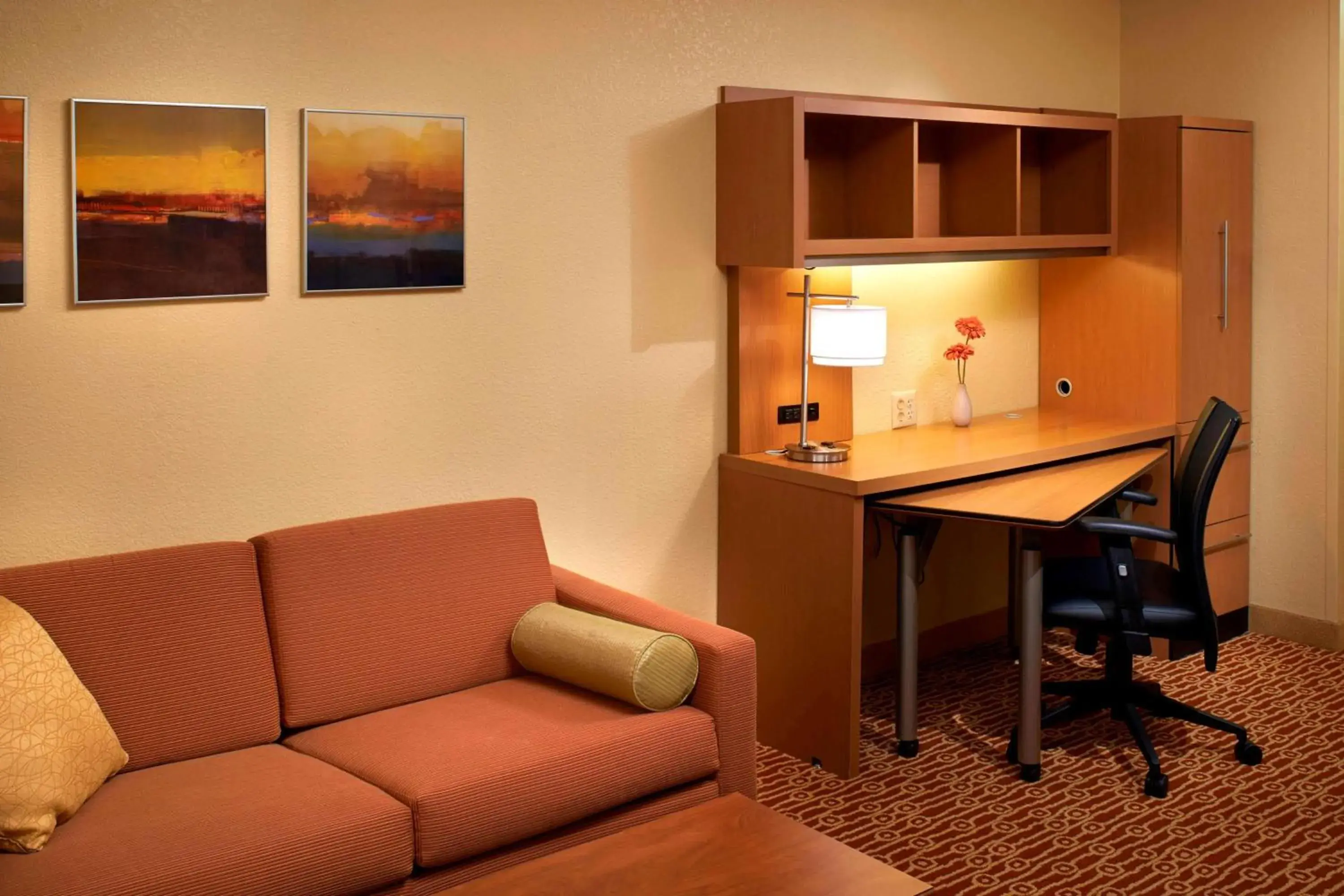 One Bedroom Suite Queen - Home Office in Sonesta Simply Suites Detroit Novi One Bedroom Suite Queen - Home Office in Sonesta Simply Suites Detroit Novi