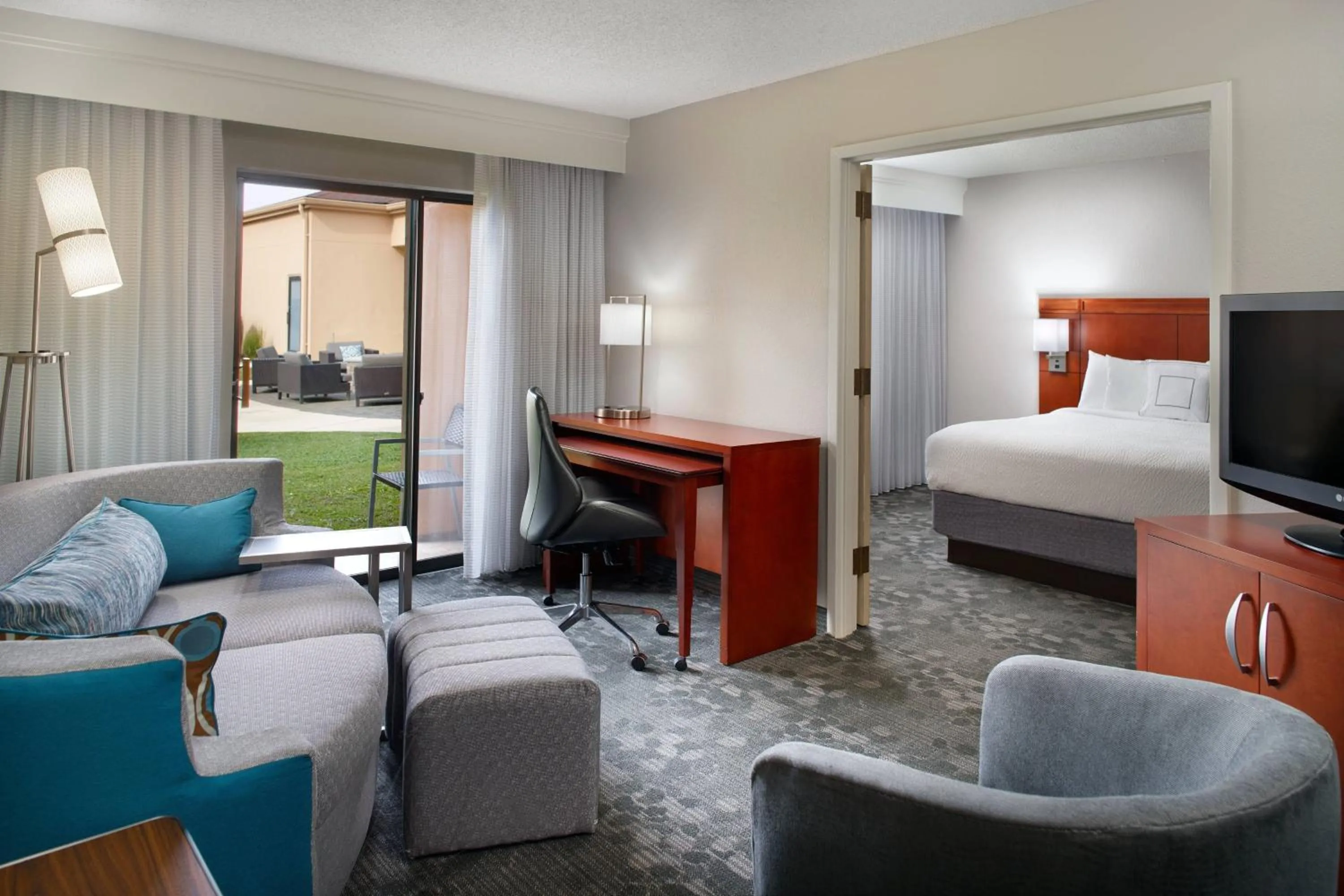 Bedroom, Bed in Courtyard by Marriott Fayetteville
