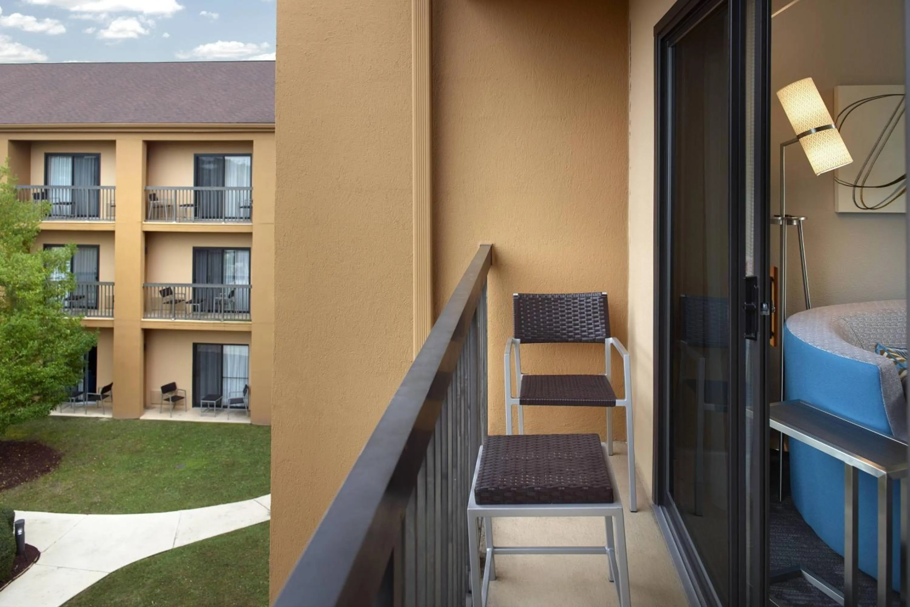 Bedroom in Courtyard by Marriott Fayetteville