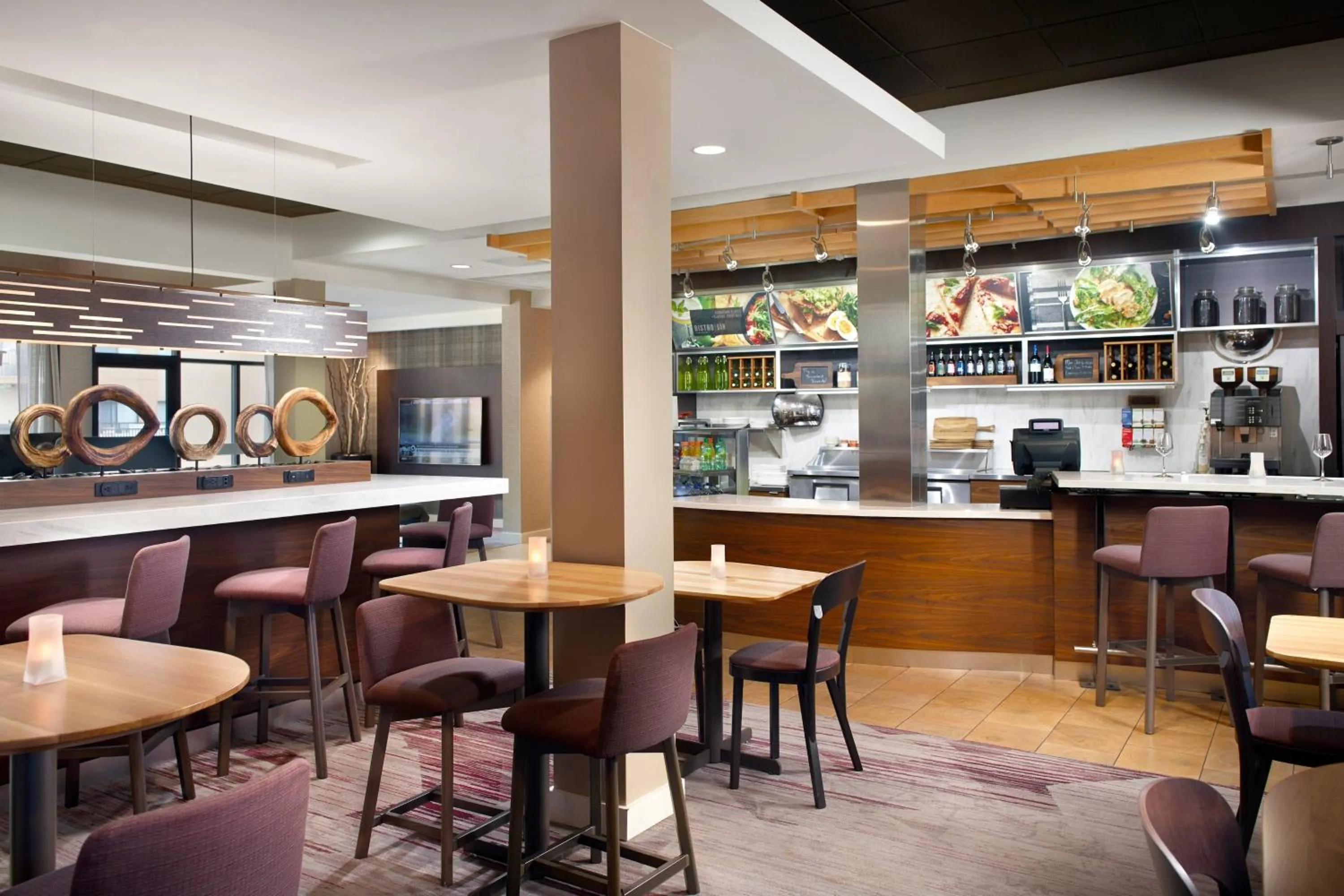 Restaurant/places to eat in Courtyard by Marriott Fayetteville