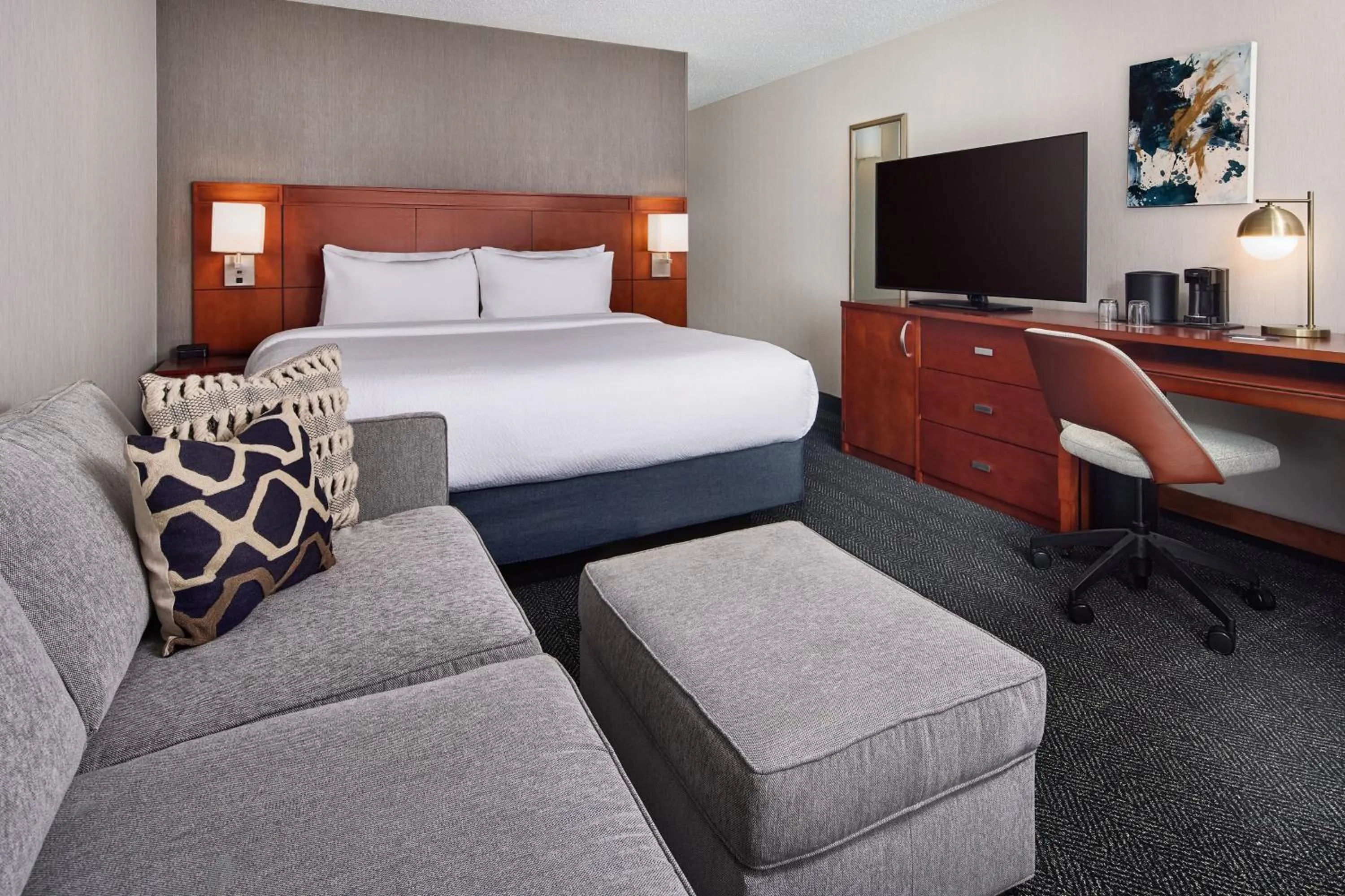 Photo of the whole room, Bed in Courtyard by Marriott Fort Collins