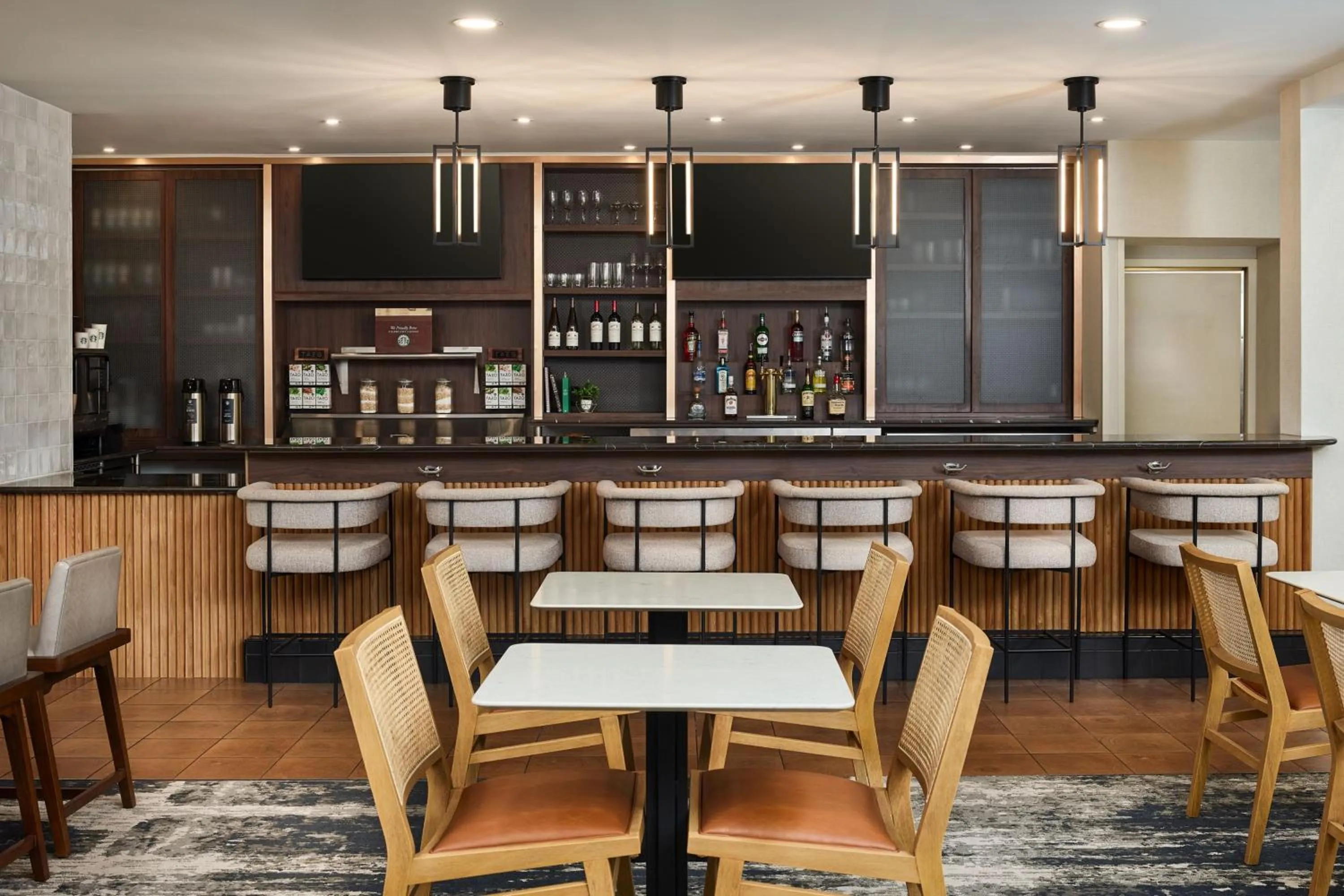 Lounge or bar in Courtyard by Marriott Fort Collins