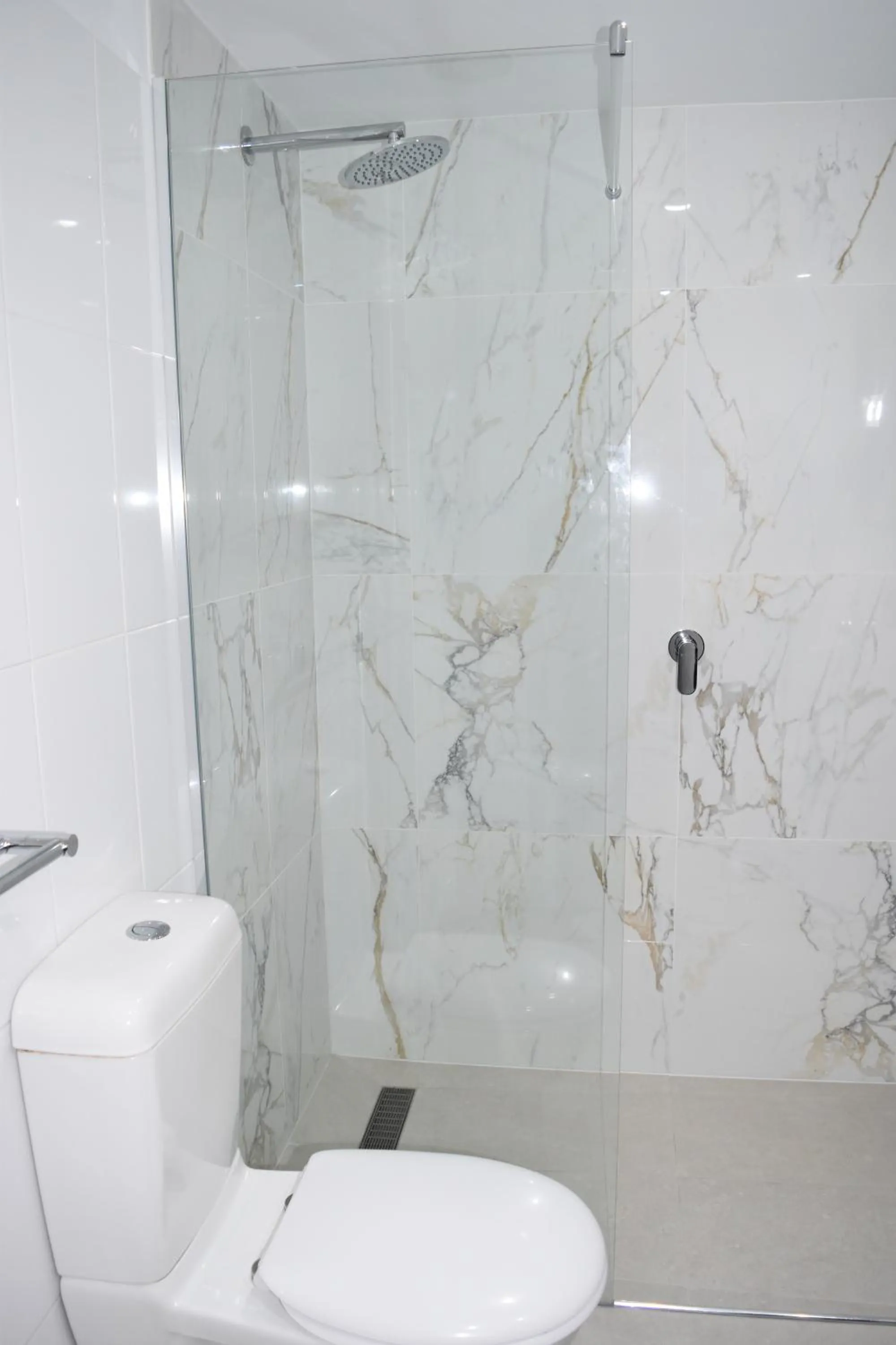 Shower in Mantra Quayside Port Macquarie